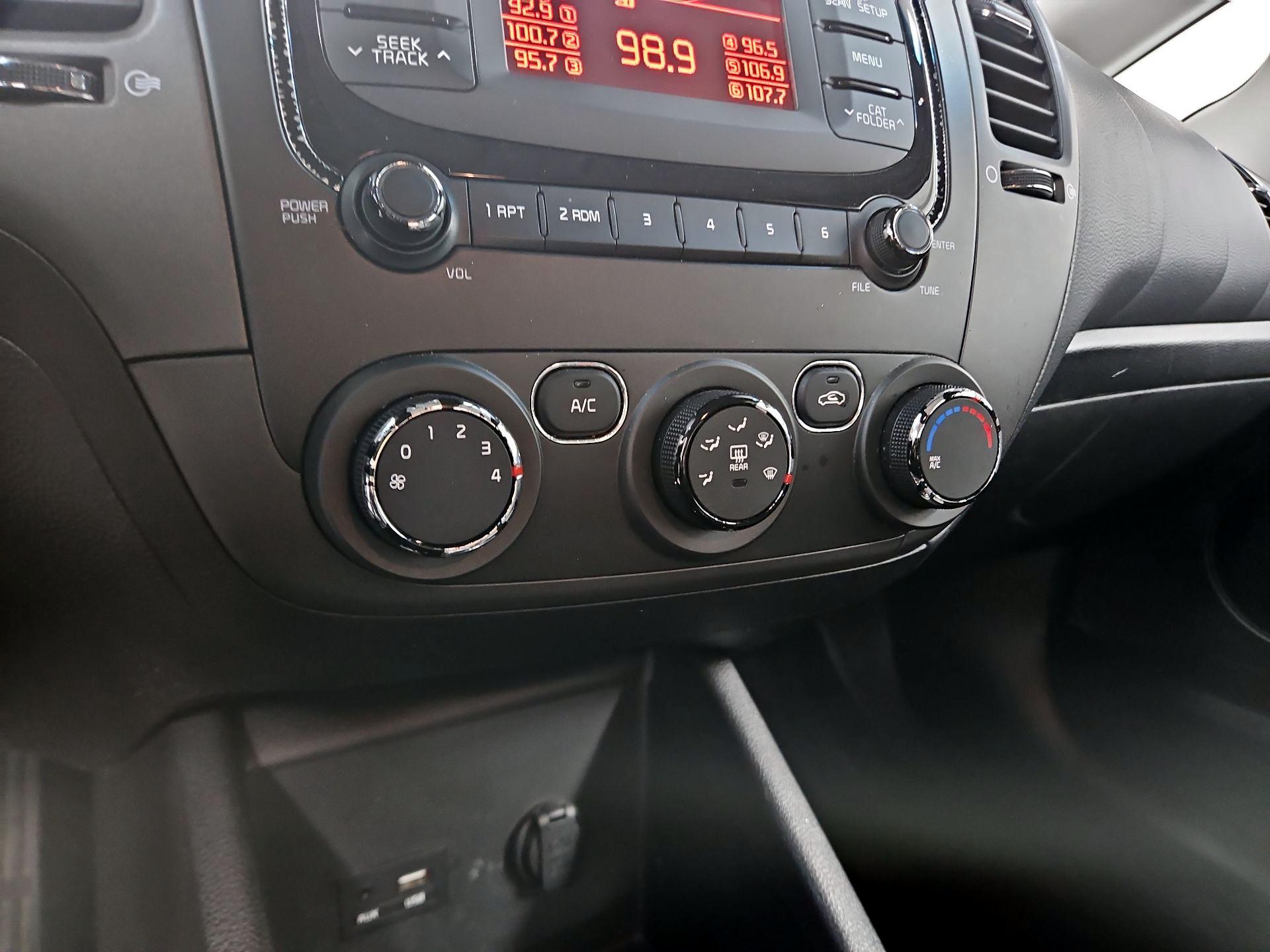 Thumbnail: 2018 Kia Forte - 15