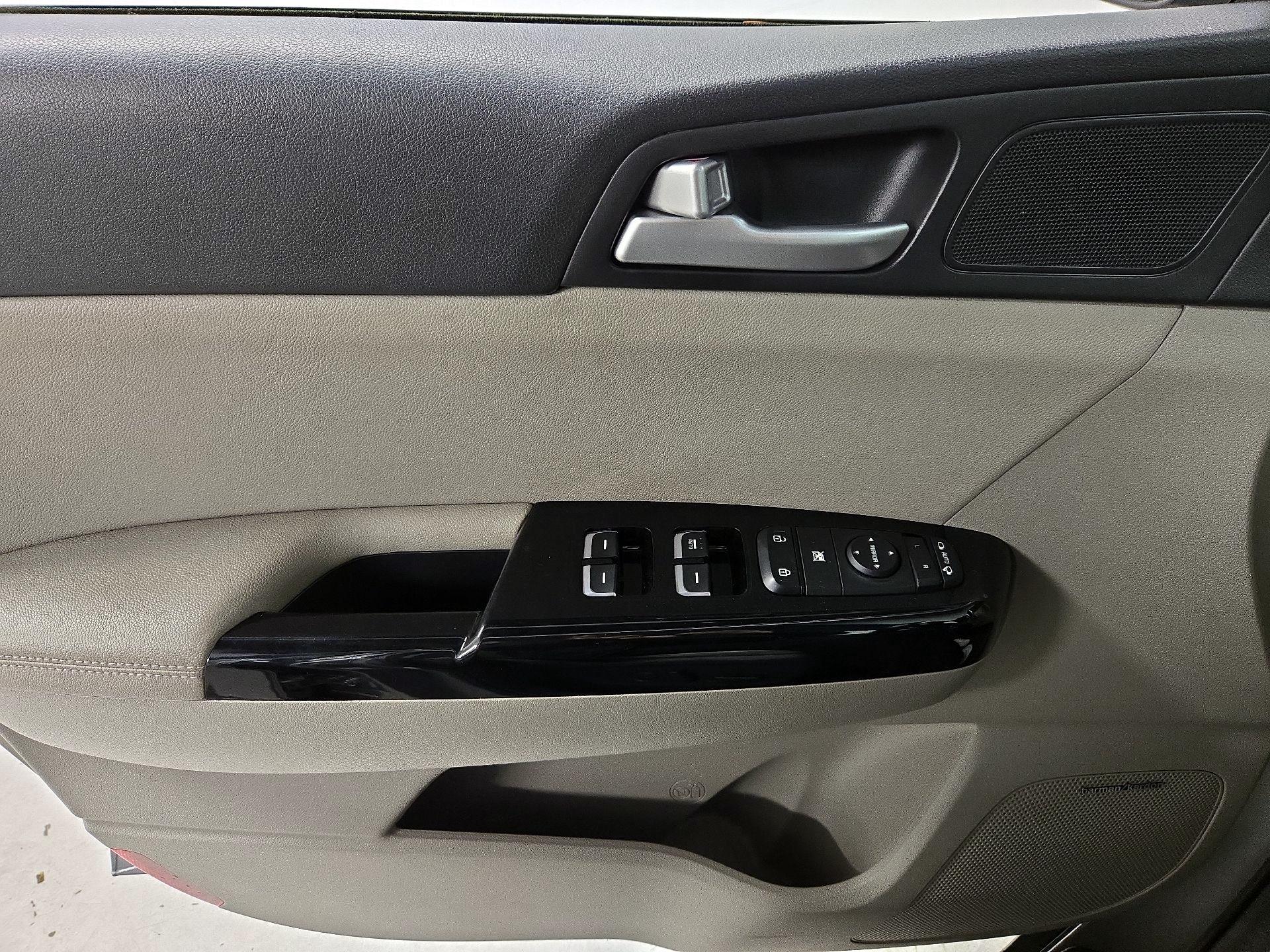 Thumbnail: 2020 Kia Sportage - 12