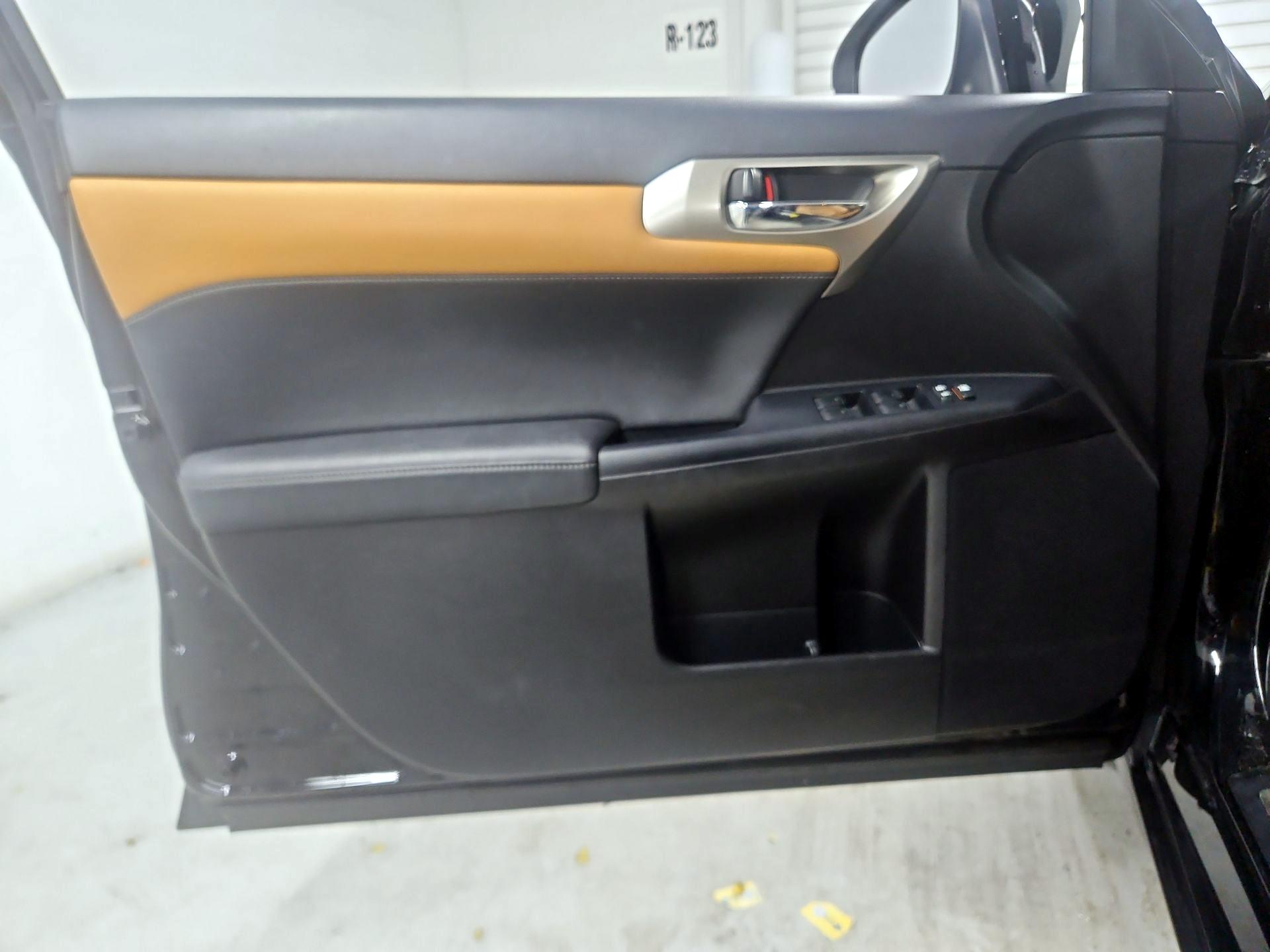 Thumbnail: 2014 Lexus CT - 12