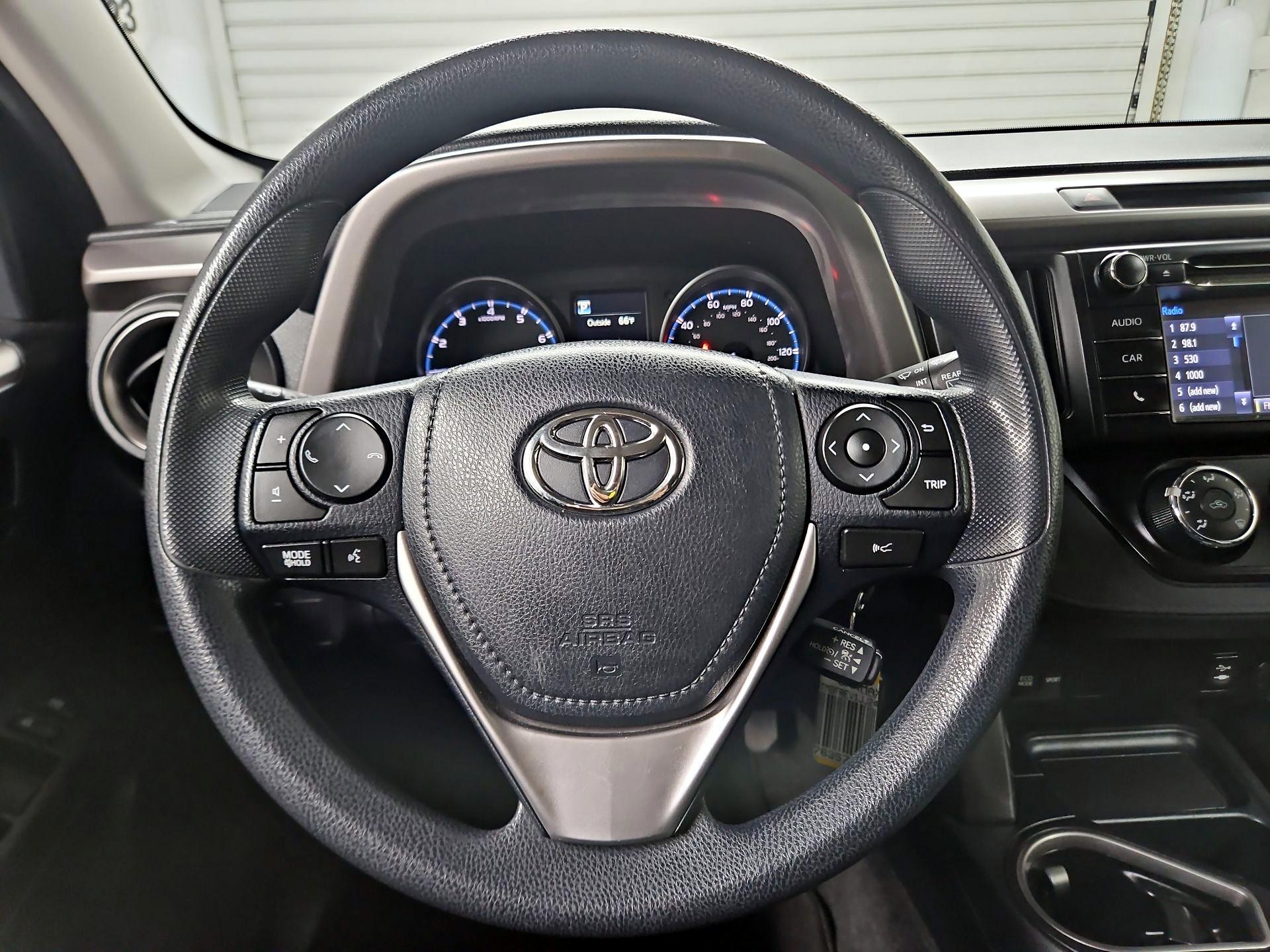 Thumbnail: 2018 Toyota RAV4 - 10