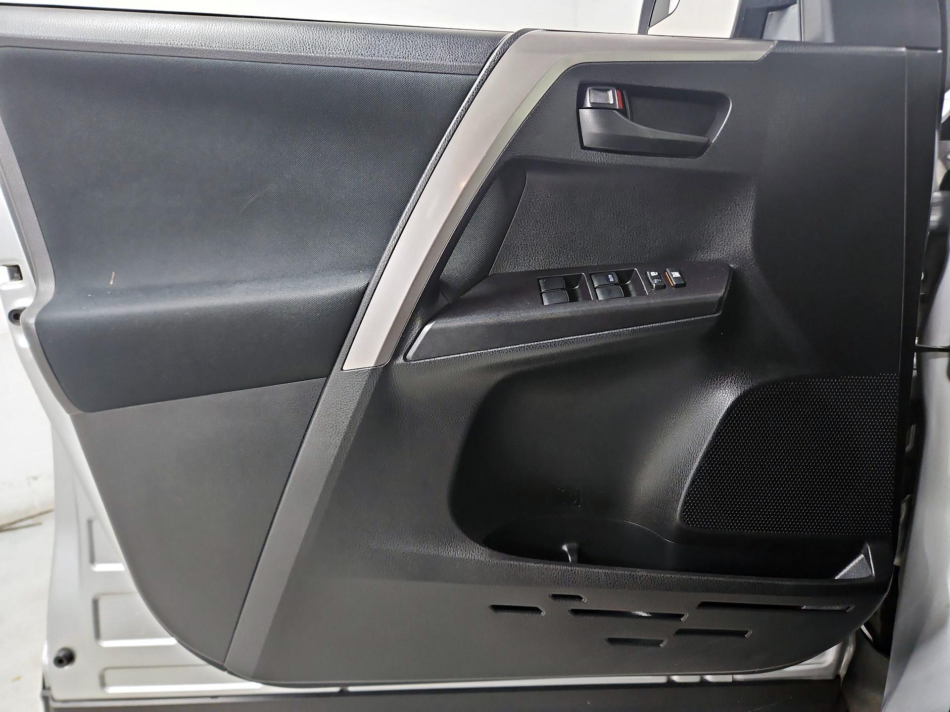 Thumbnail: 2018 Toyota RAV4 - 12