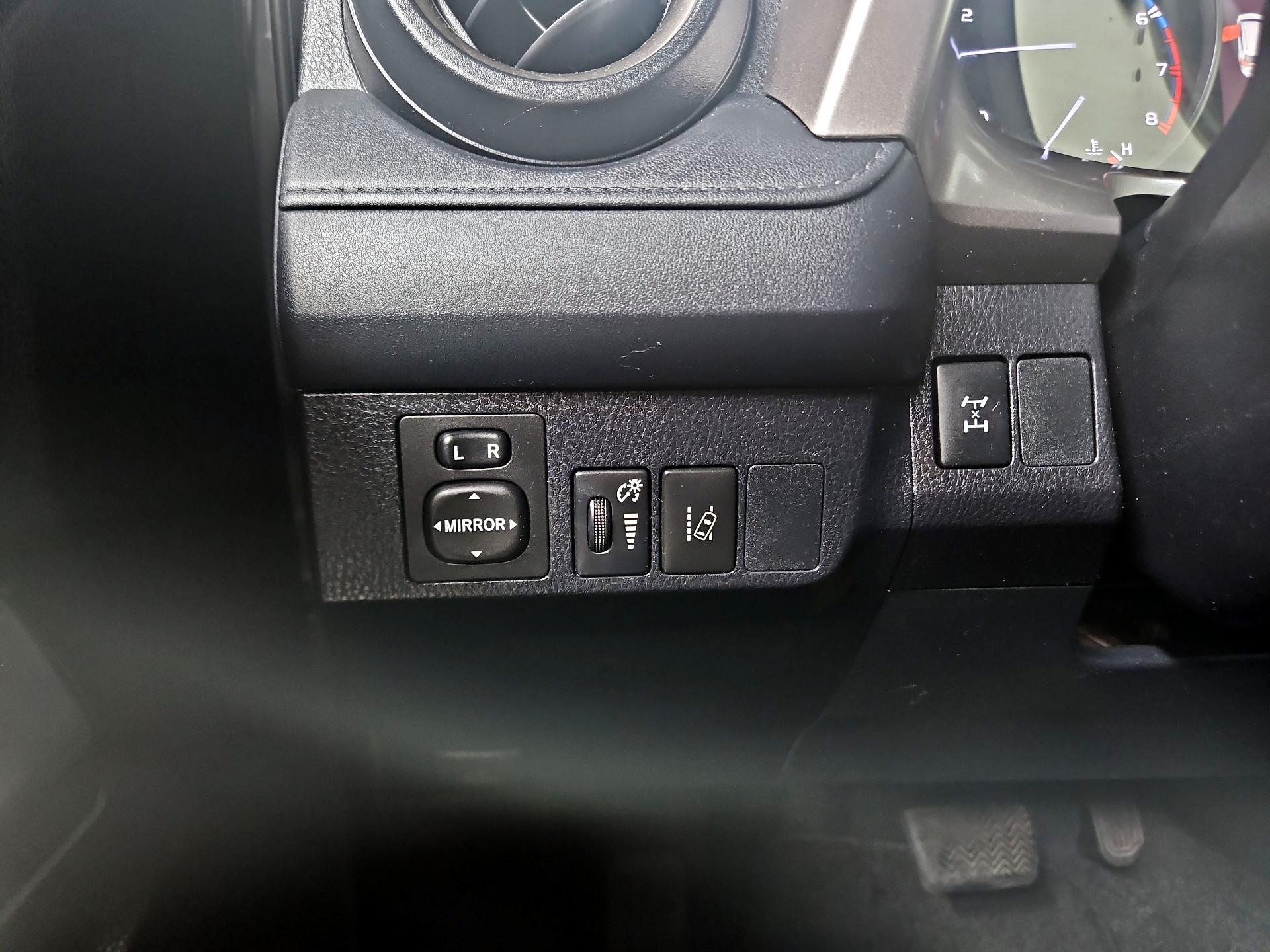 Thumbnail: 2018 Toyota RAV4 - 13