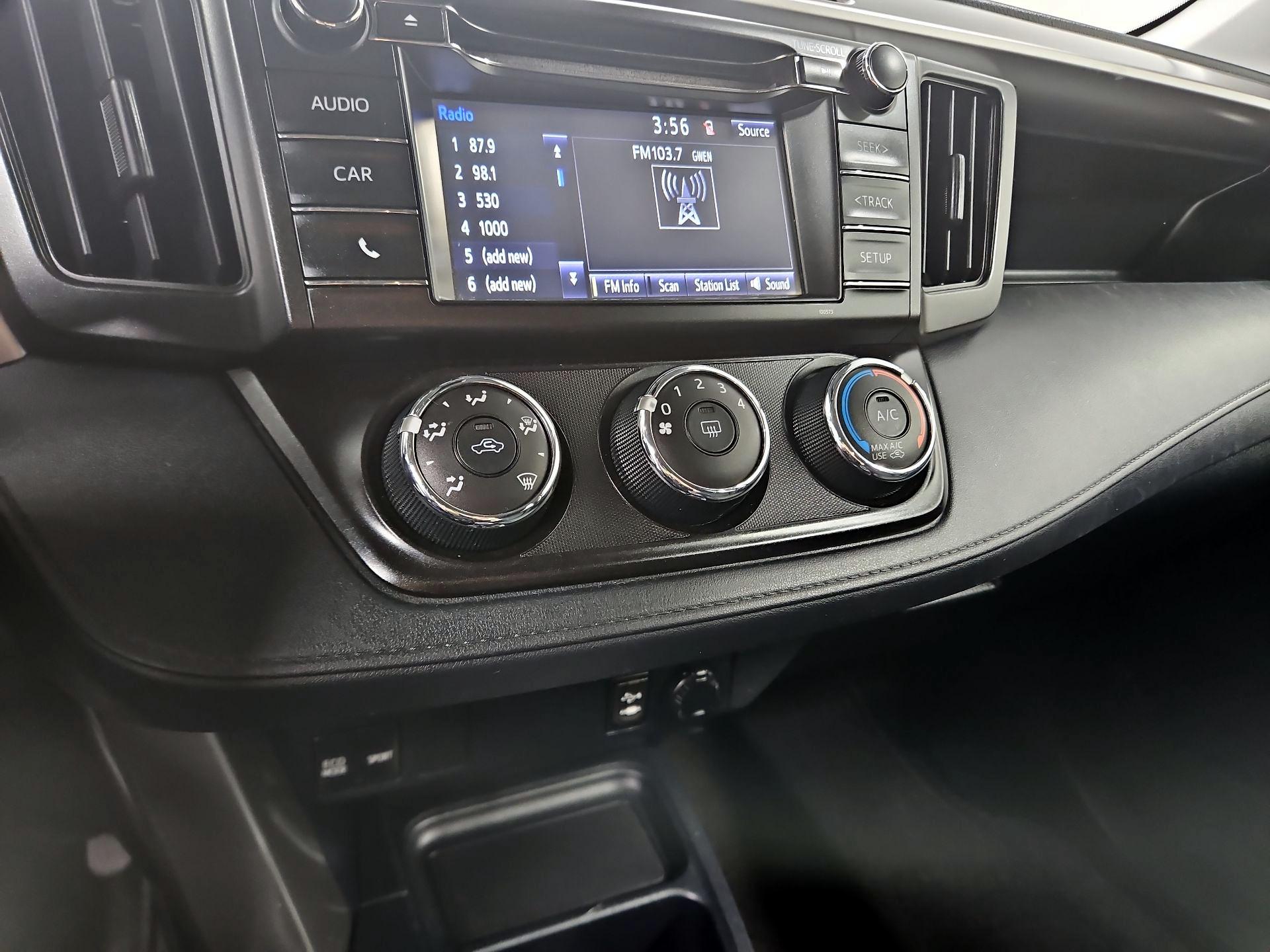 Thumbnail: 2018 Toyota RAV4 - 16