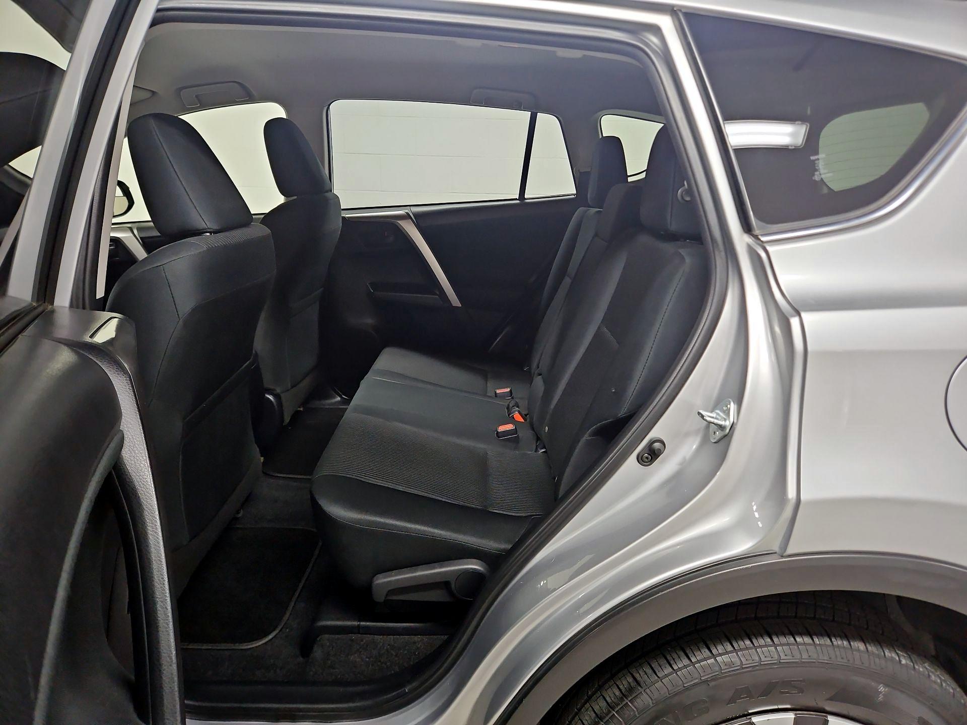 Thumbnail: 2018 Toyota RAV4 - 19