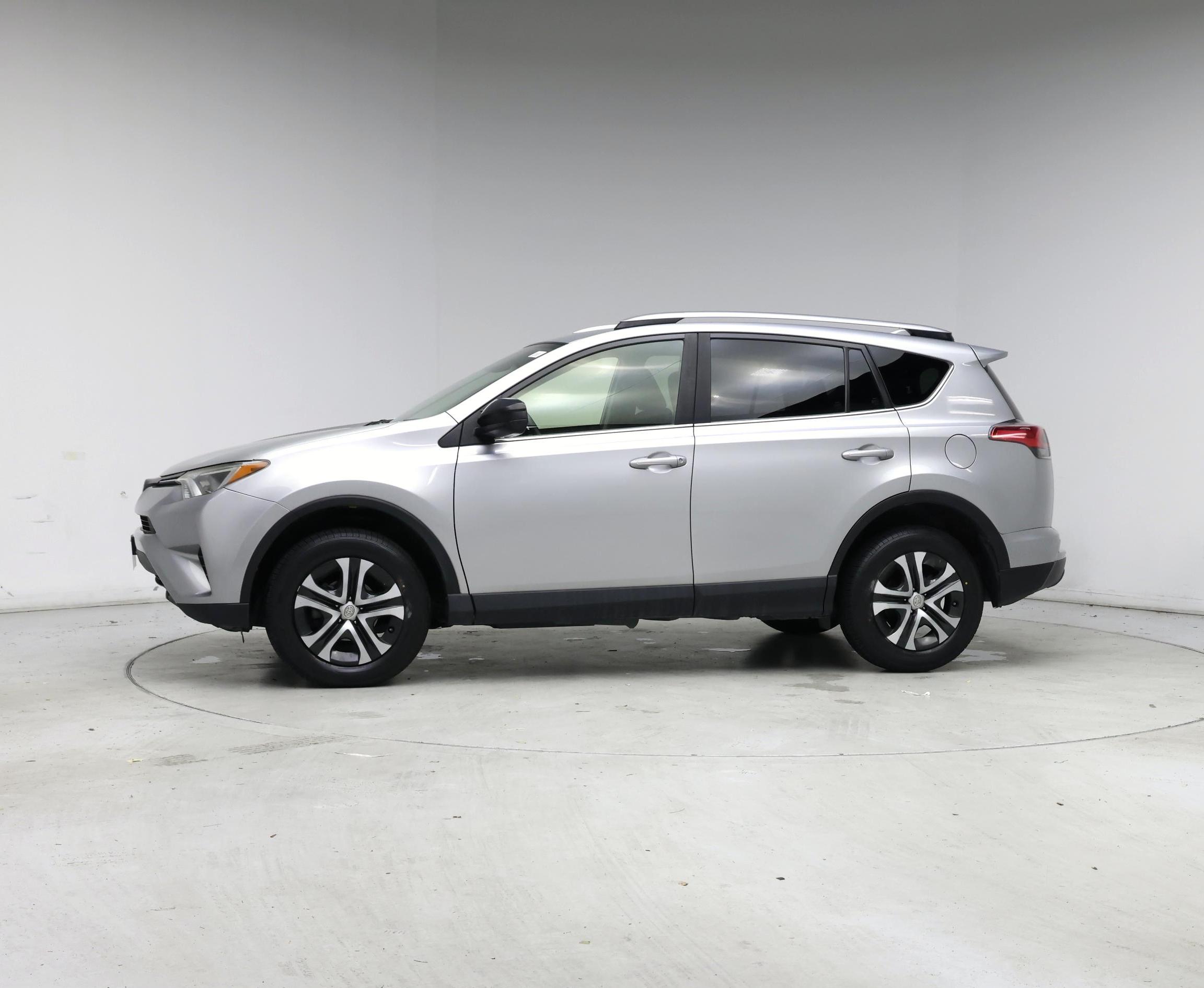 Thumbnail: 2018 Toyota RAV4 - 3