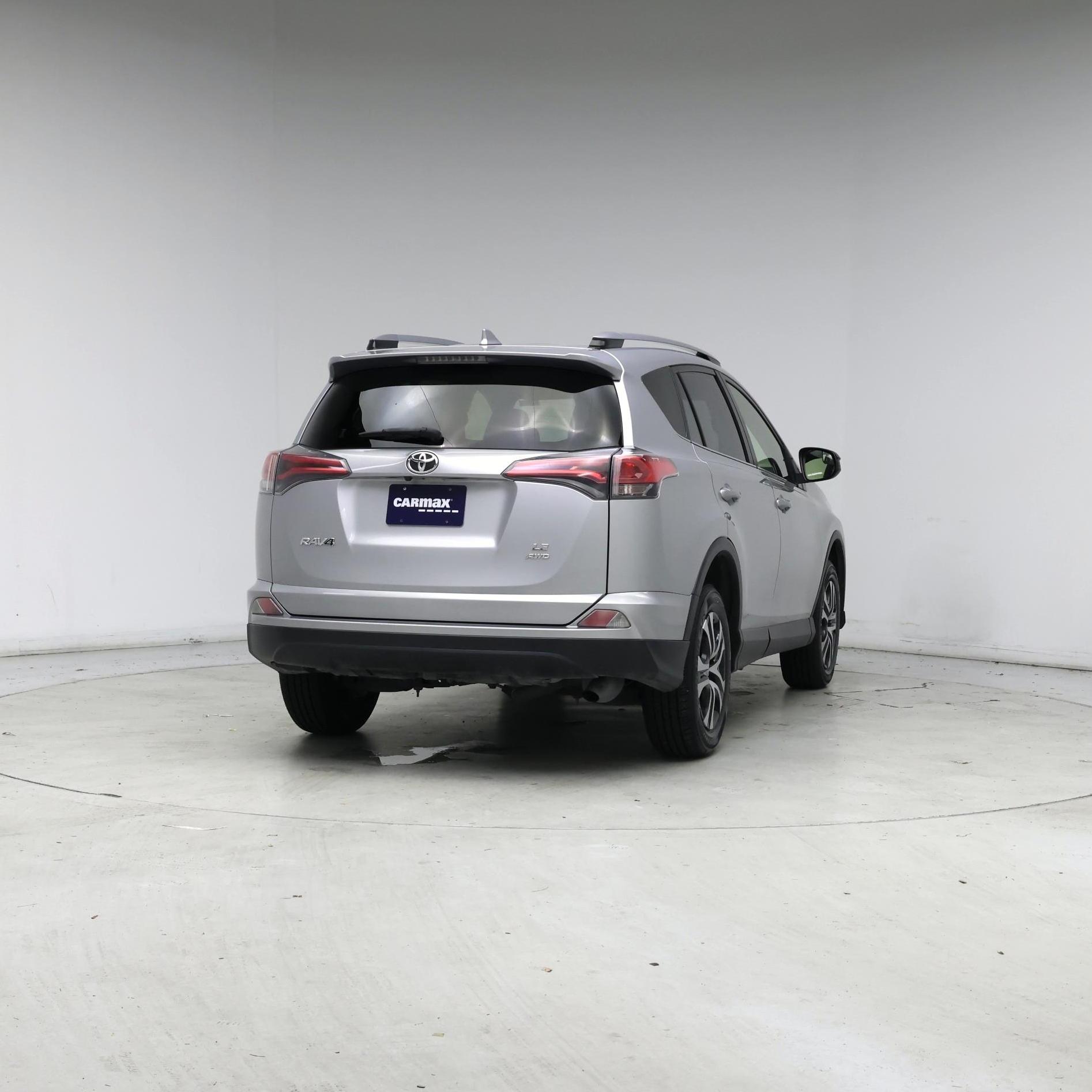 Thumbnail: 2018 Toyota RAV4 - 8