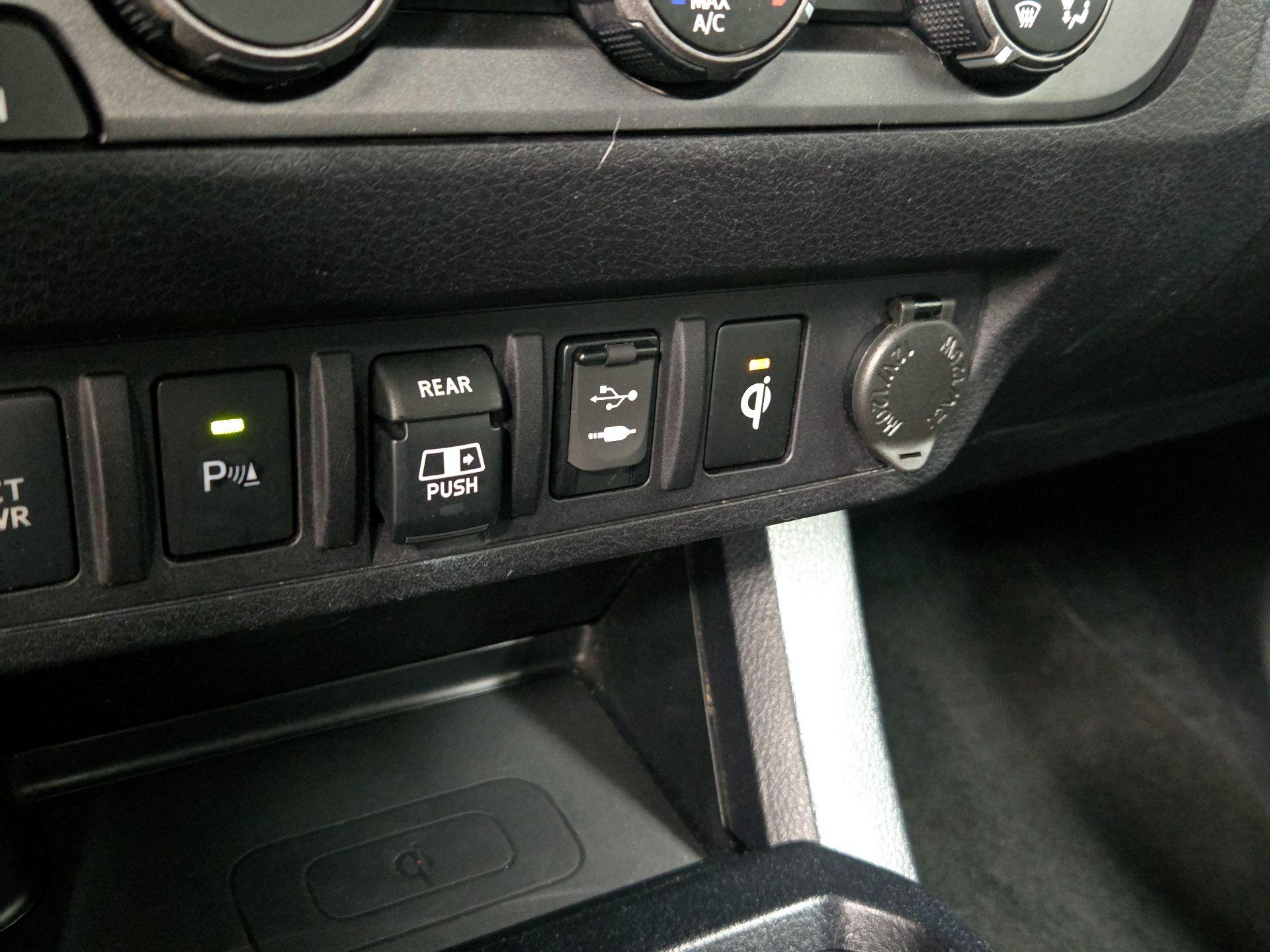 Thumbnail: 2019 Toyota Tacoma - 19