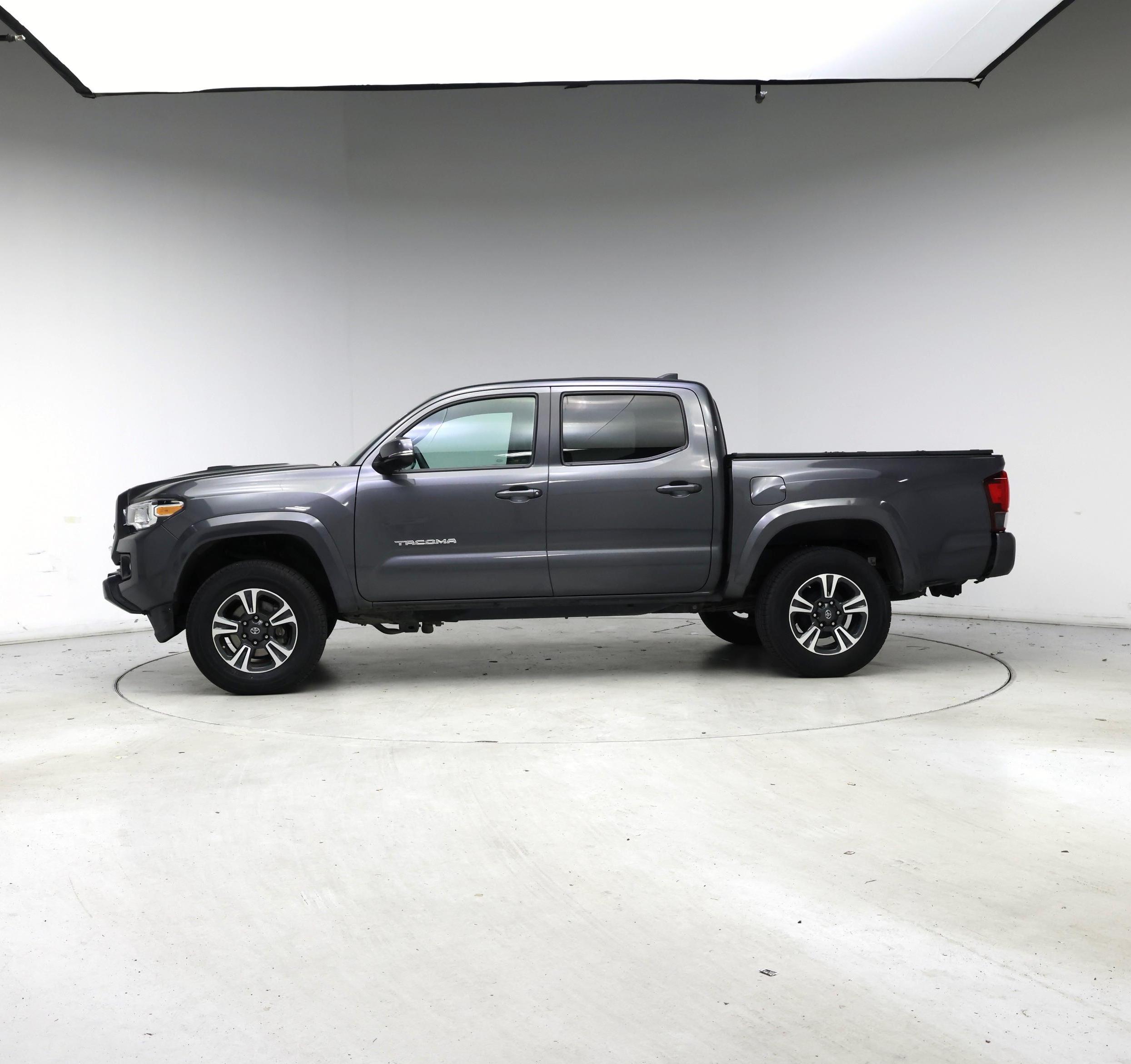 Thumbnail: 2019 Toyota Tacoma - 3