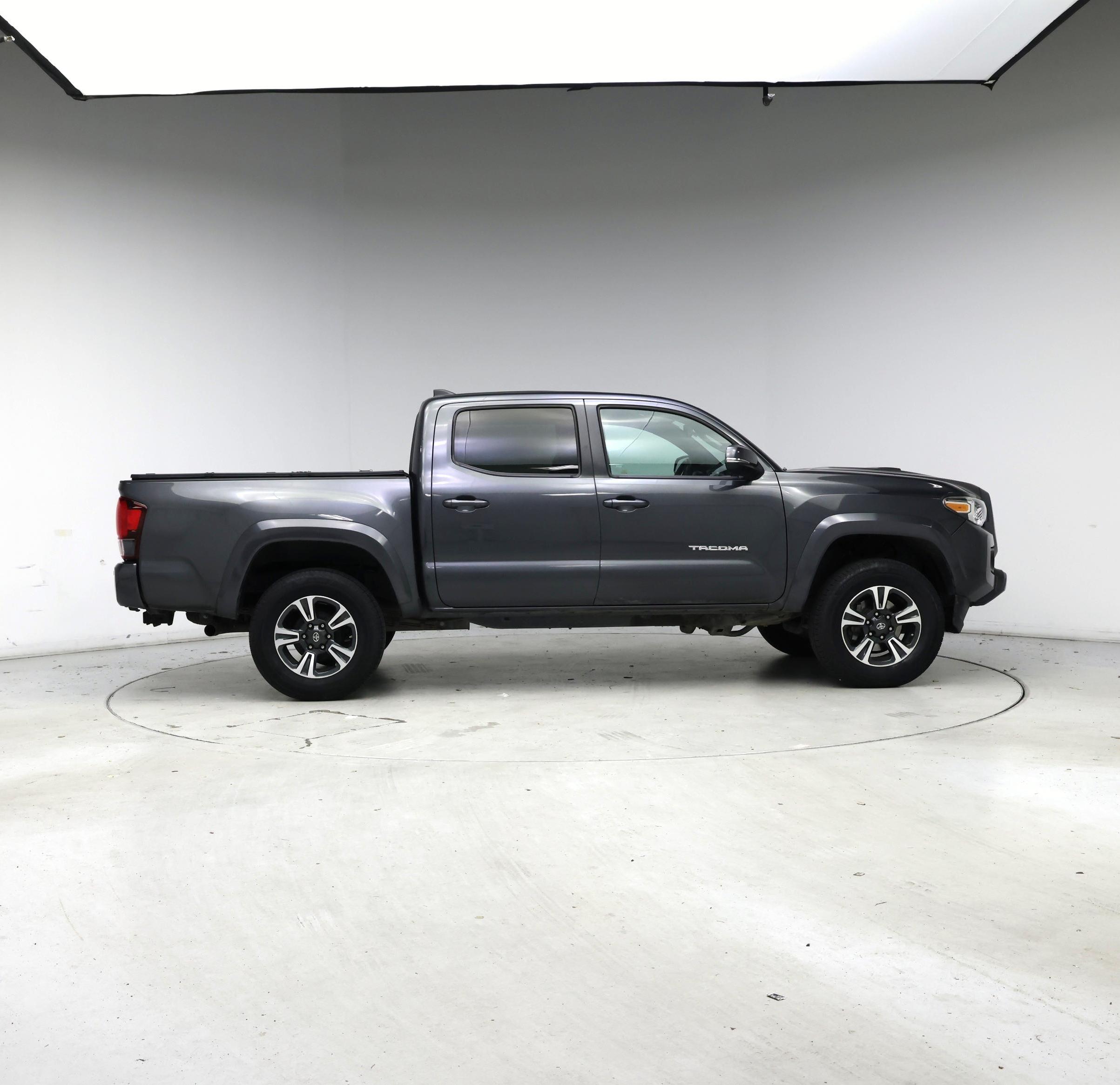 Thumbnail: 2019 Toyota Tacoma - 7