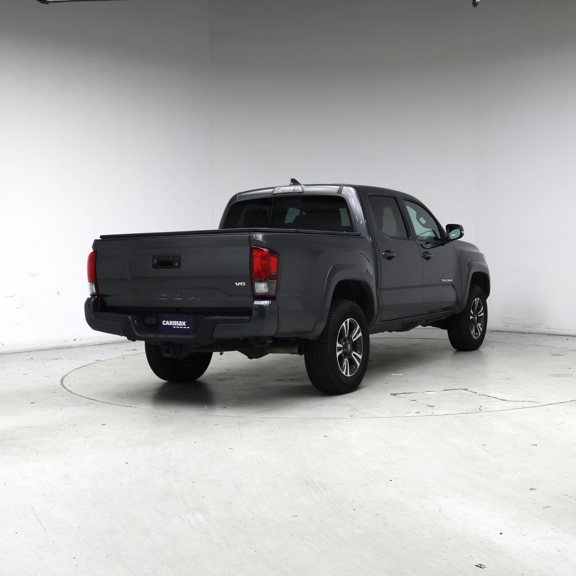 Thumbnail: 2019 Toyota Tacoma - 8