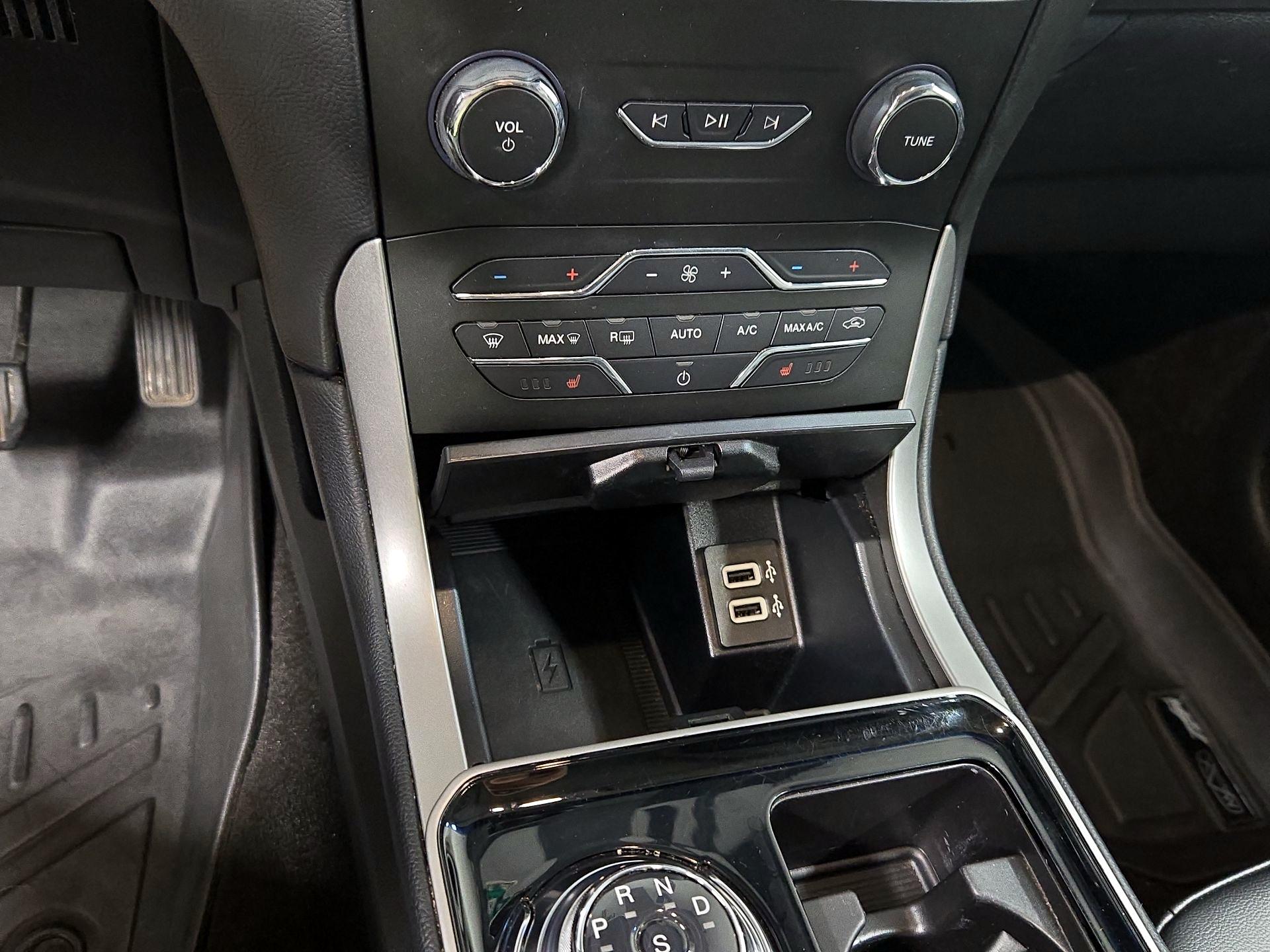 Thumbnail: 2019 Ford Edge - 18