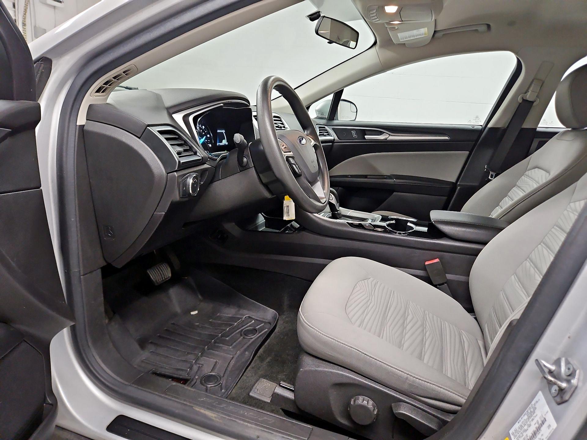 Thumbnail: 2016 Ford Fusion - 11