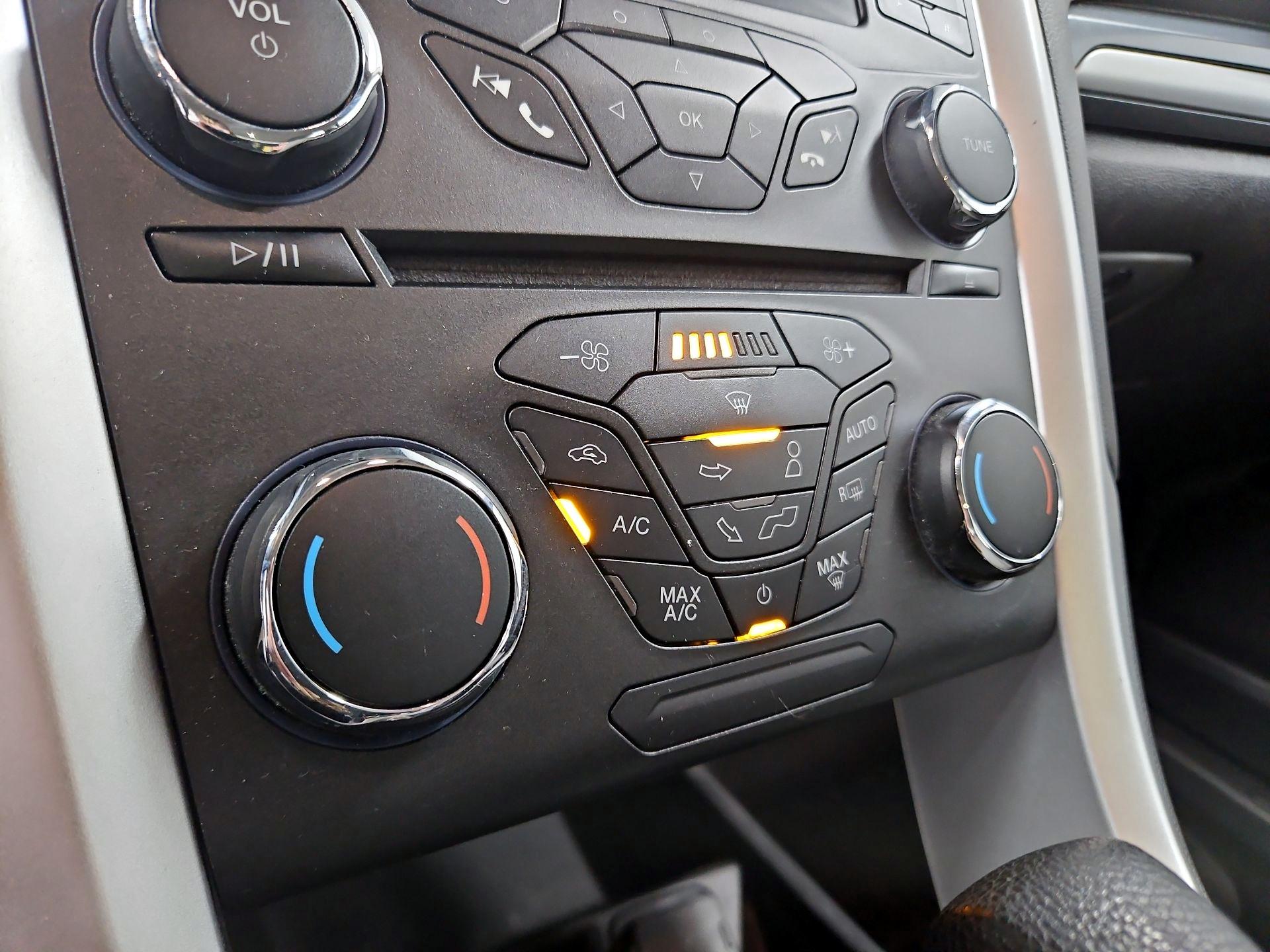 Thumbnail: 2016 Ford Fusion - 16