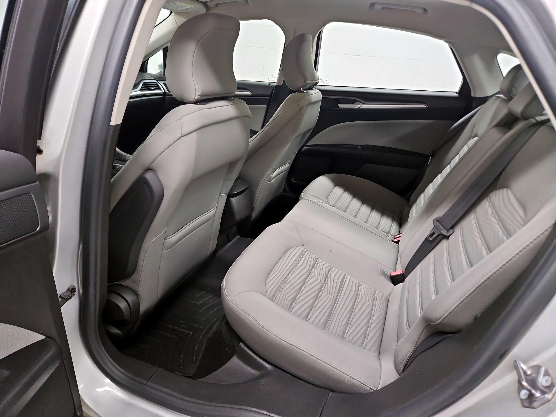 Thumbnail: 2016 Ford Fusion - 19