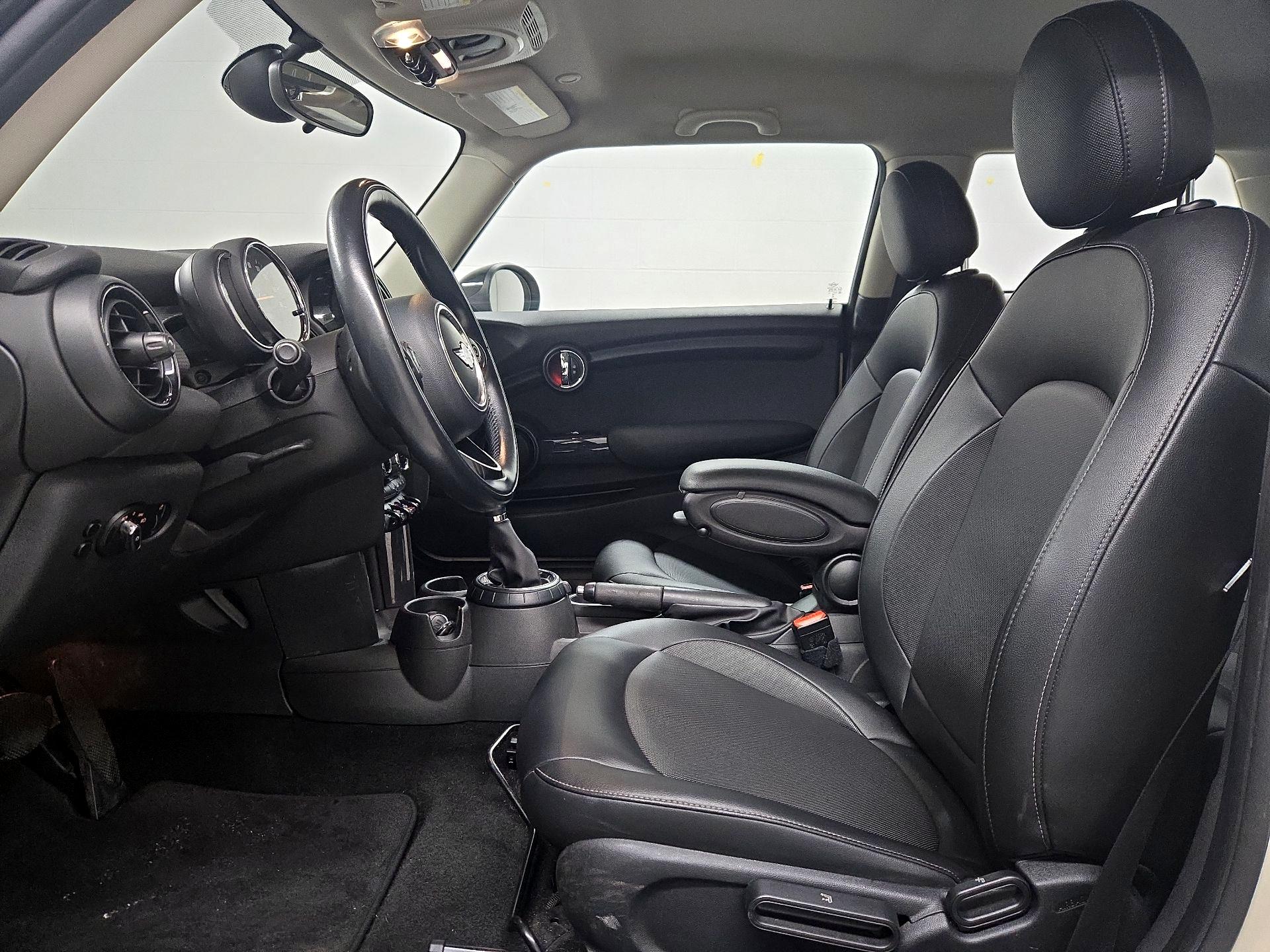 Thumbnail: 2016 MINI Cooper Hardtop - 11