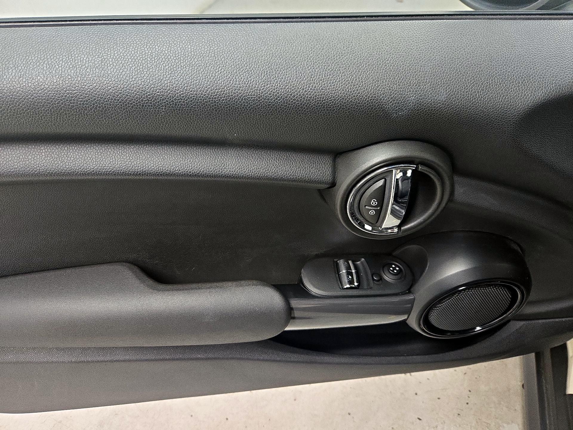 Thumbnail: 2016 MINI Cooper Hardtop - 12