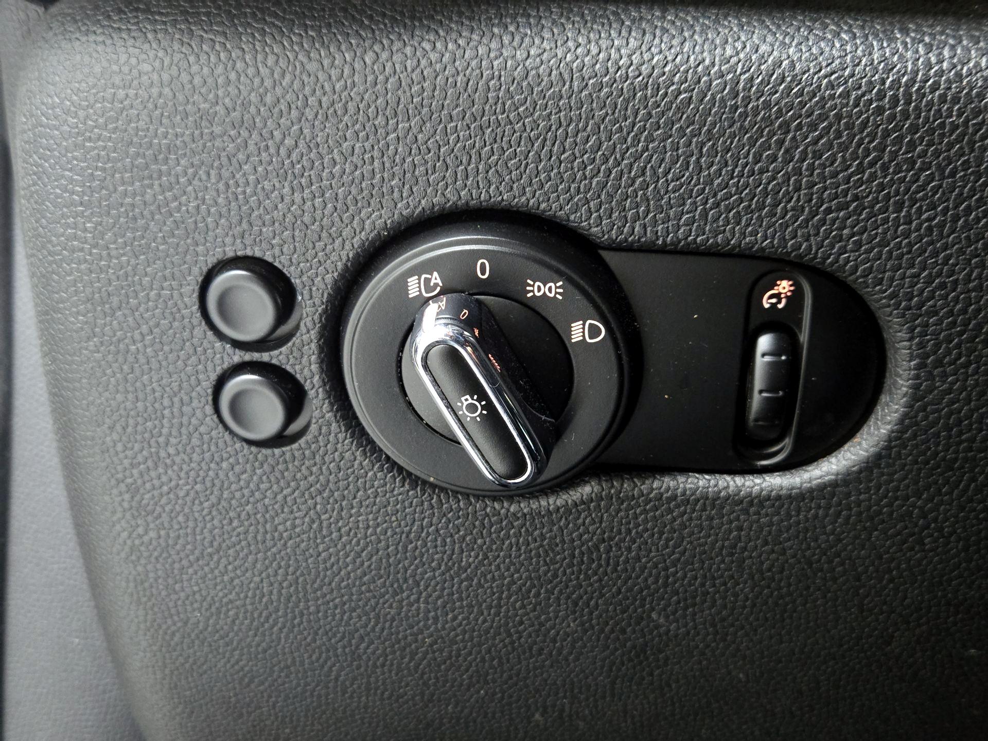 Thumbnail: 2016 MINI Cooper Hardtop - 13