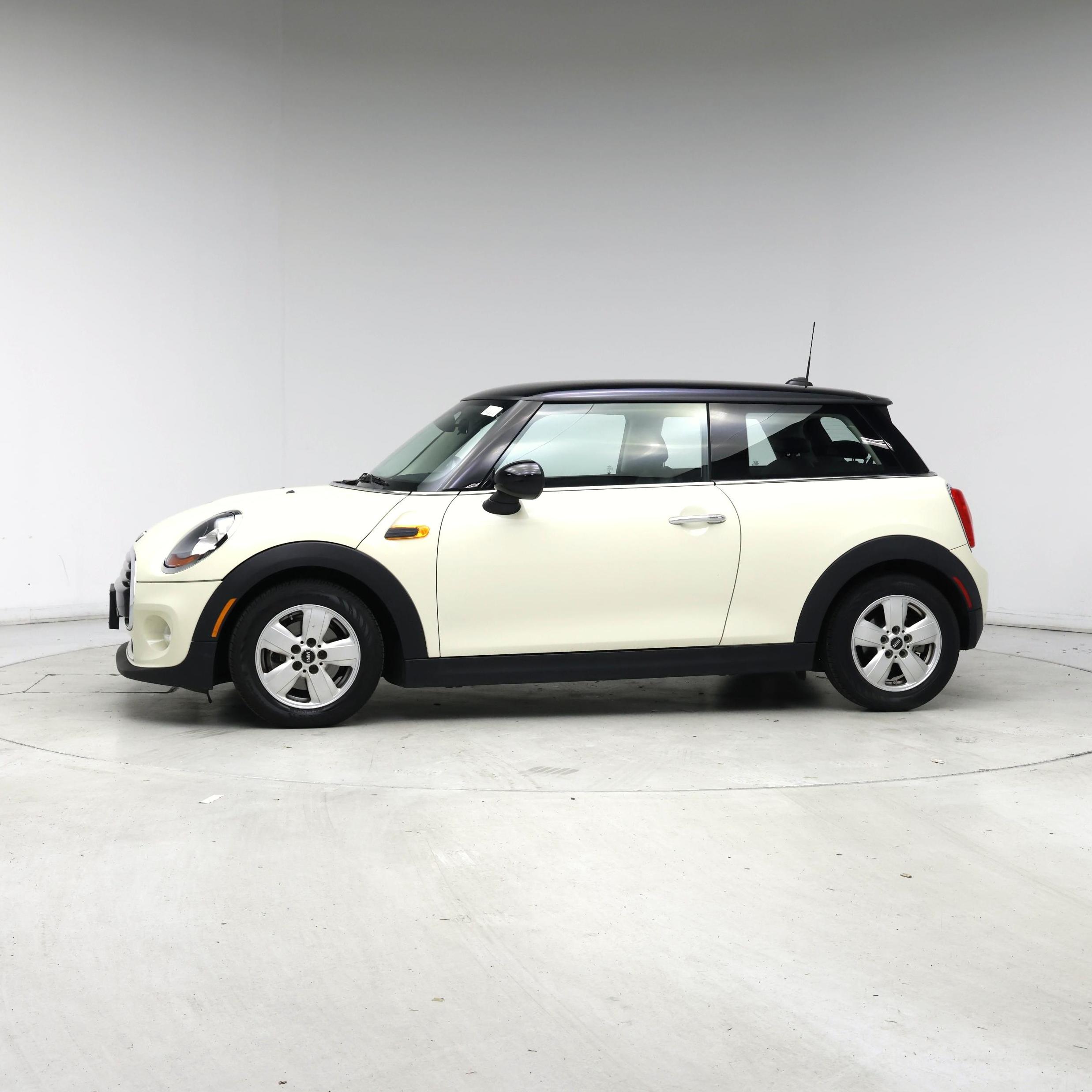 Thumbnail: 2016 MINI Cooper Hardtop - 3