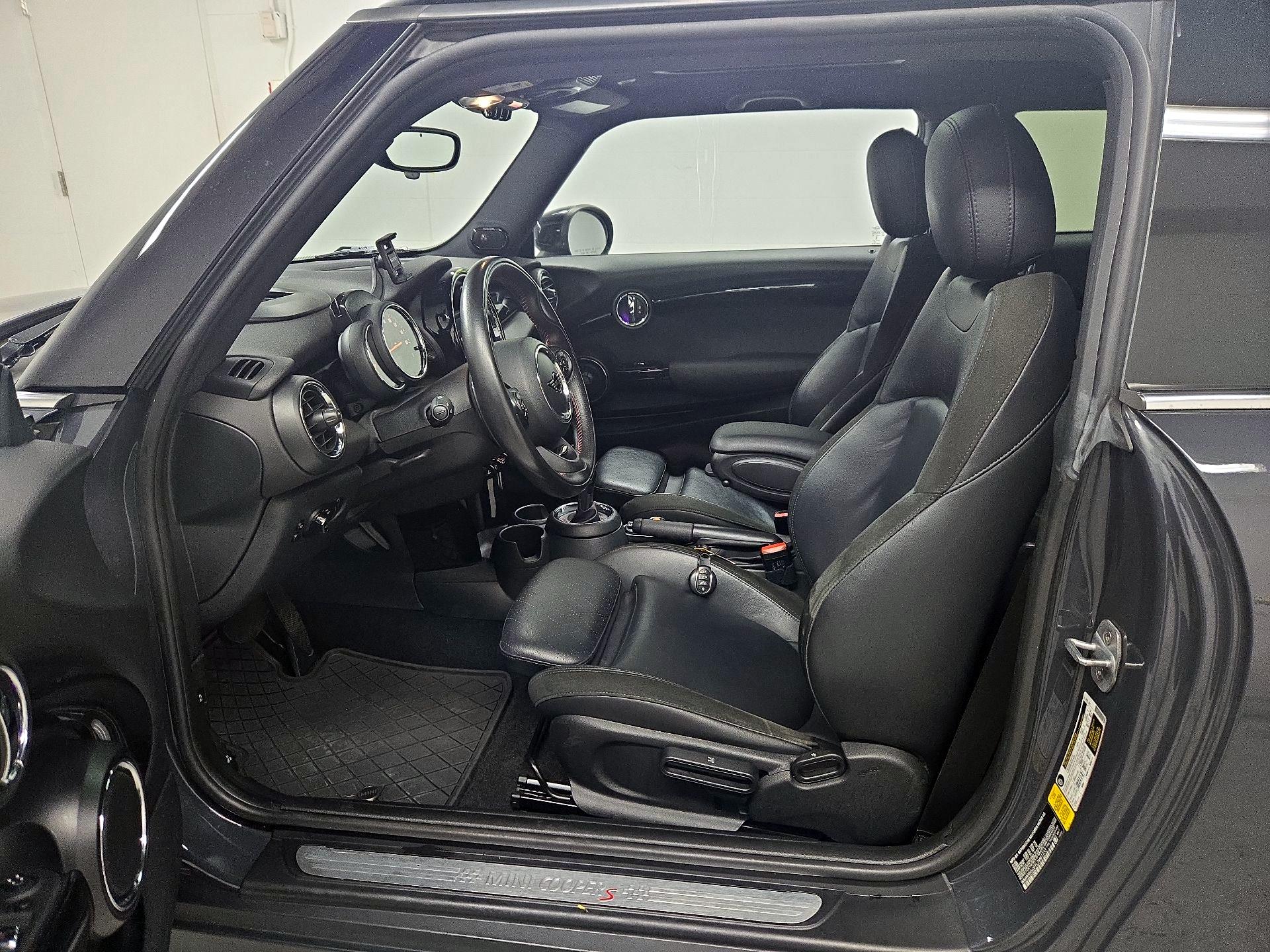 Thumbnail: 2020 MINI Cooper Hardtop - 11