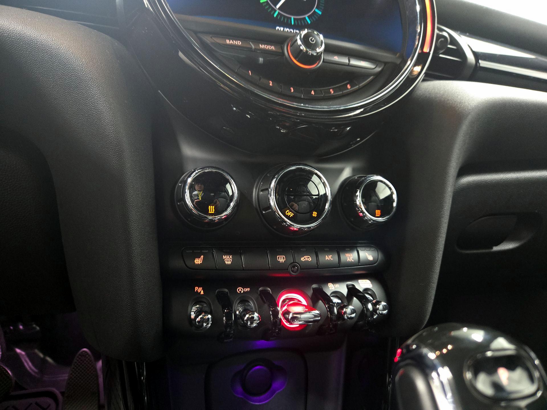 Thumbnail: 2020 MINI Cooper Hardtop - 17