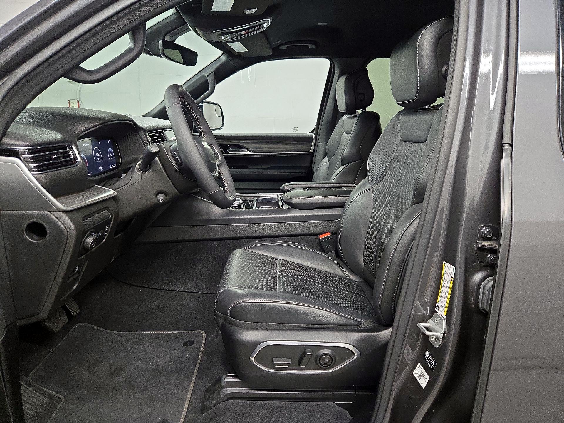 Thumbnail: 2023 Jeep Wagoneer - 11