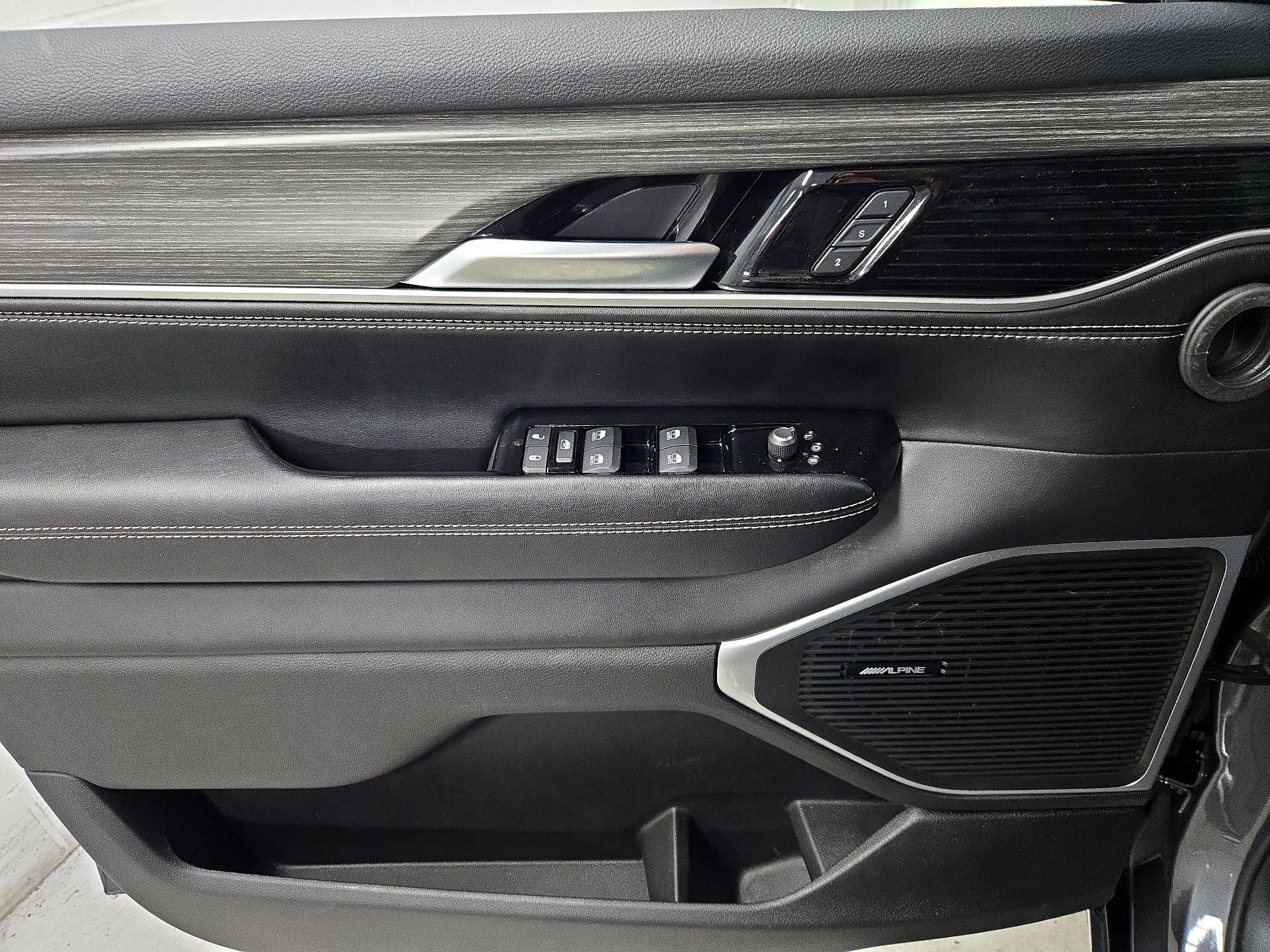 Thumbnail: 2023 Jeep Wagoneer - 12