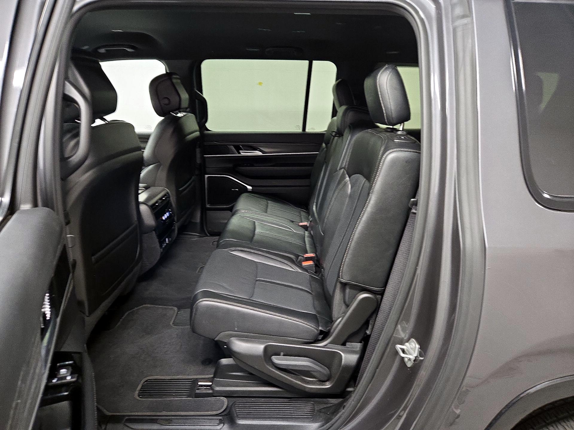 Thumbnail: 2023 Jeep Wagoneer - 20