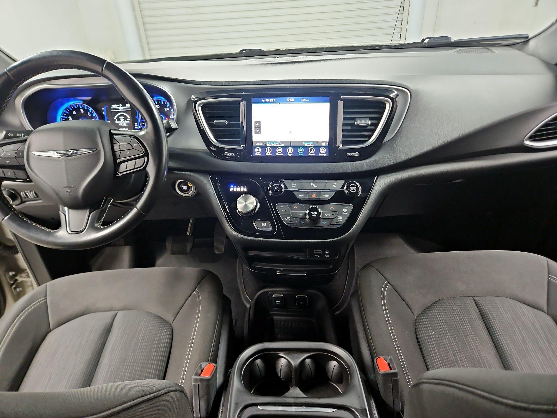 Thumbnail: 2019 Chrysler Pacifica - 9