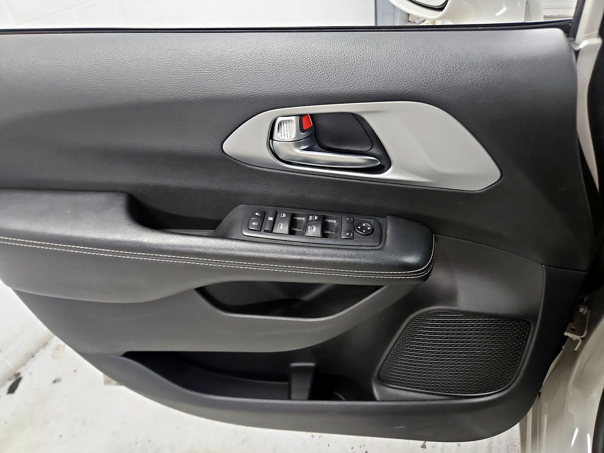 Thumbnail: 2019 Chrysler Pacifica - 12