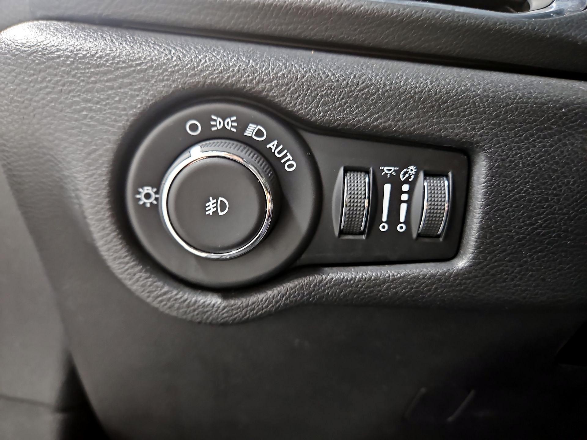 Thumbnail: 2019 Chrysler Pacifica - 13