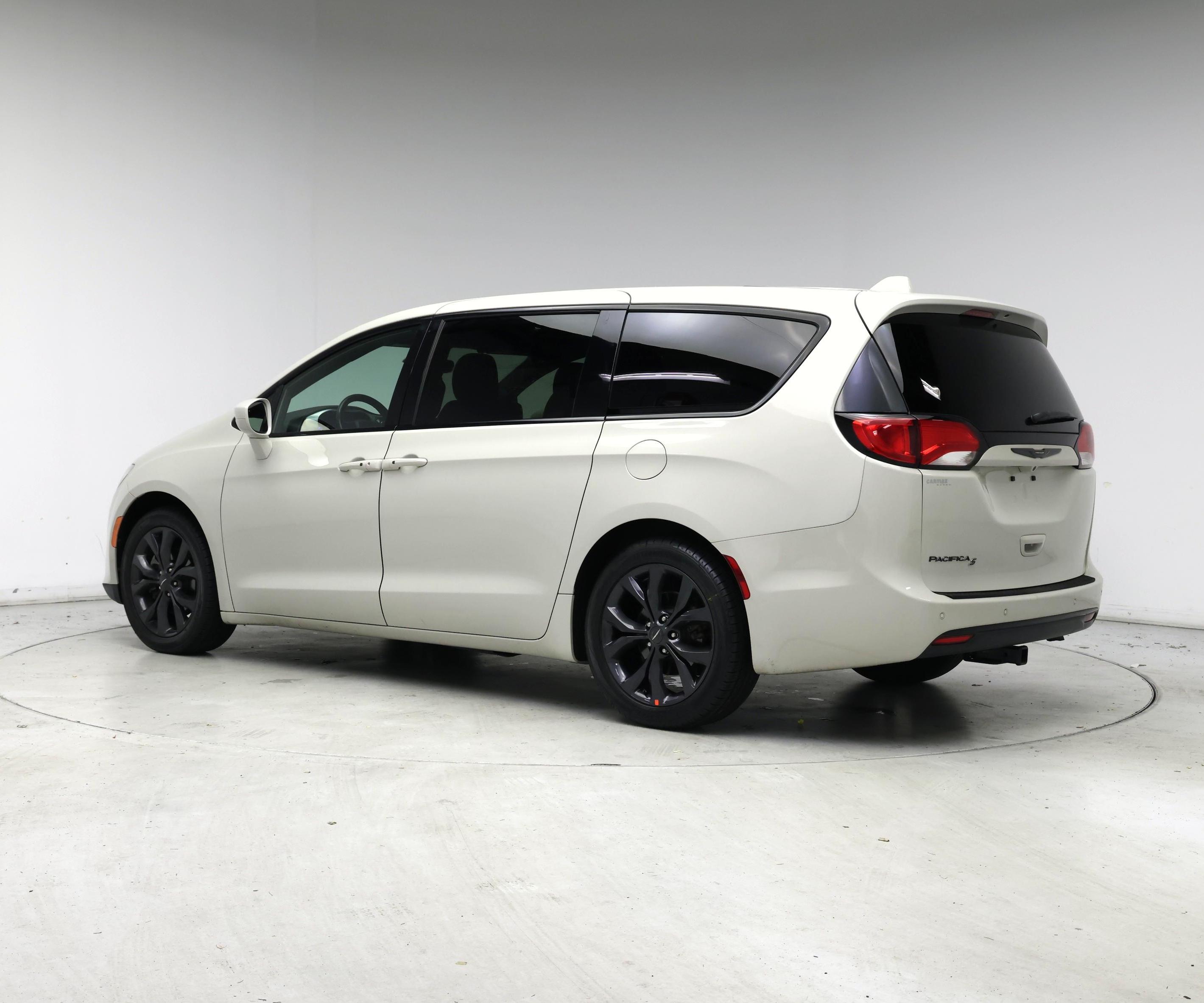 Thumbnail: 2019 Chrysler Pacifica - 2