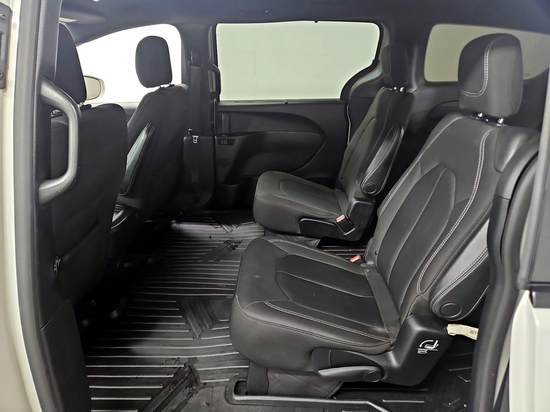 Thumbnail: 2019 Chrysler Pacifica - 20