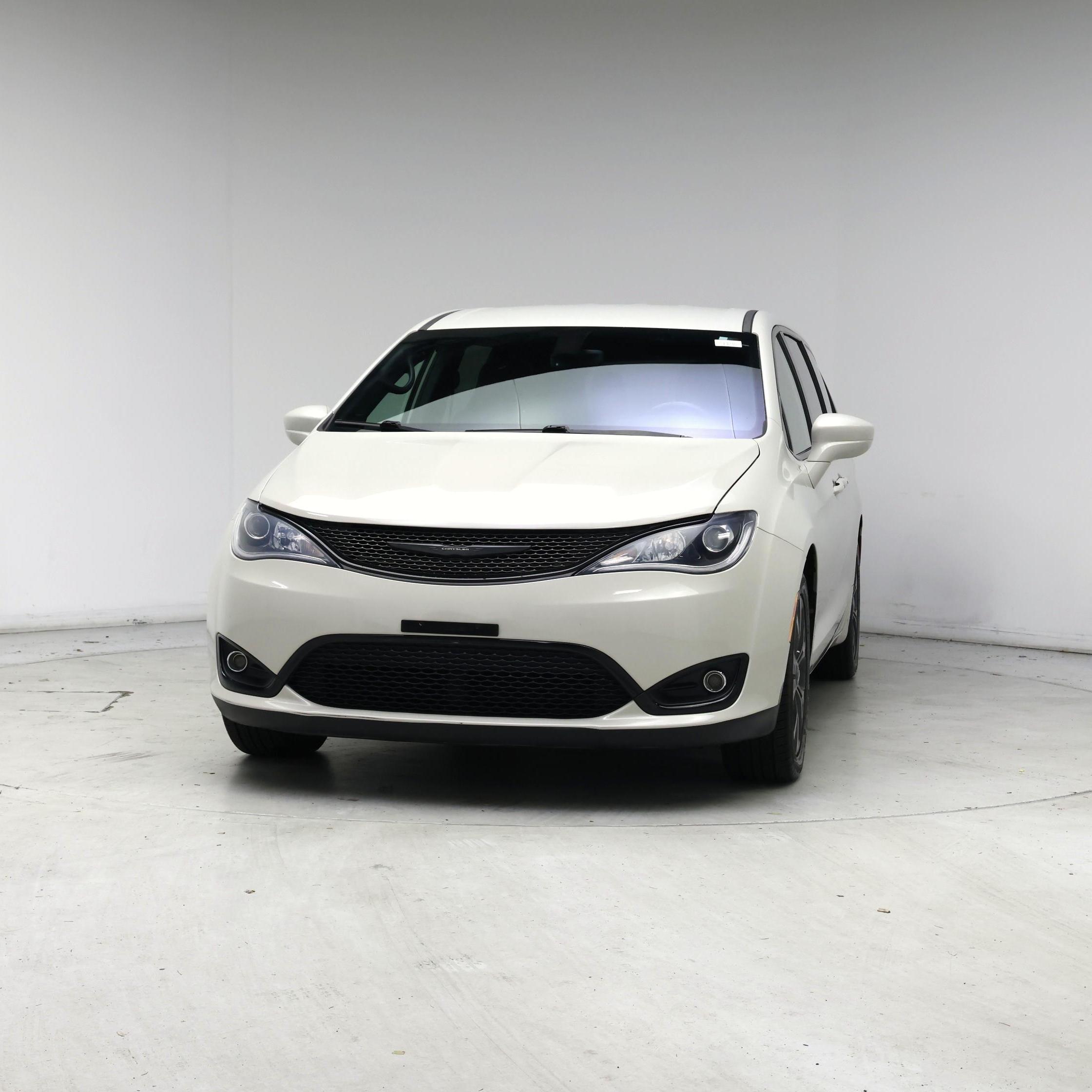 Thumbnail: 2019 Chrysler Pacifica - 4