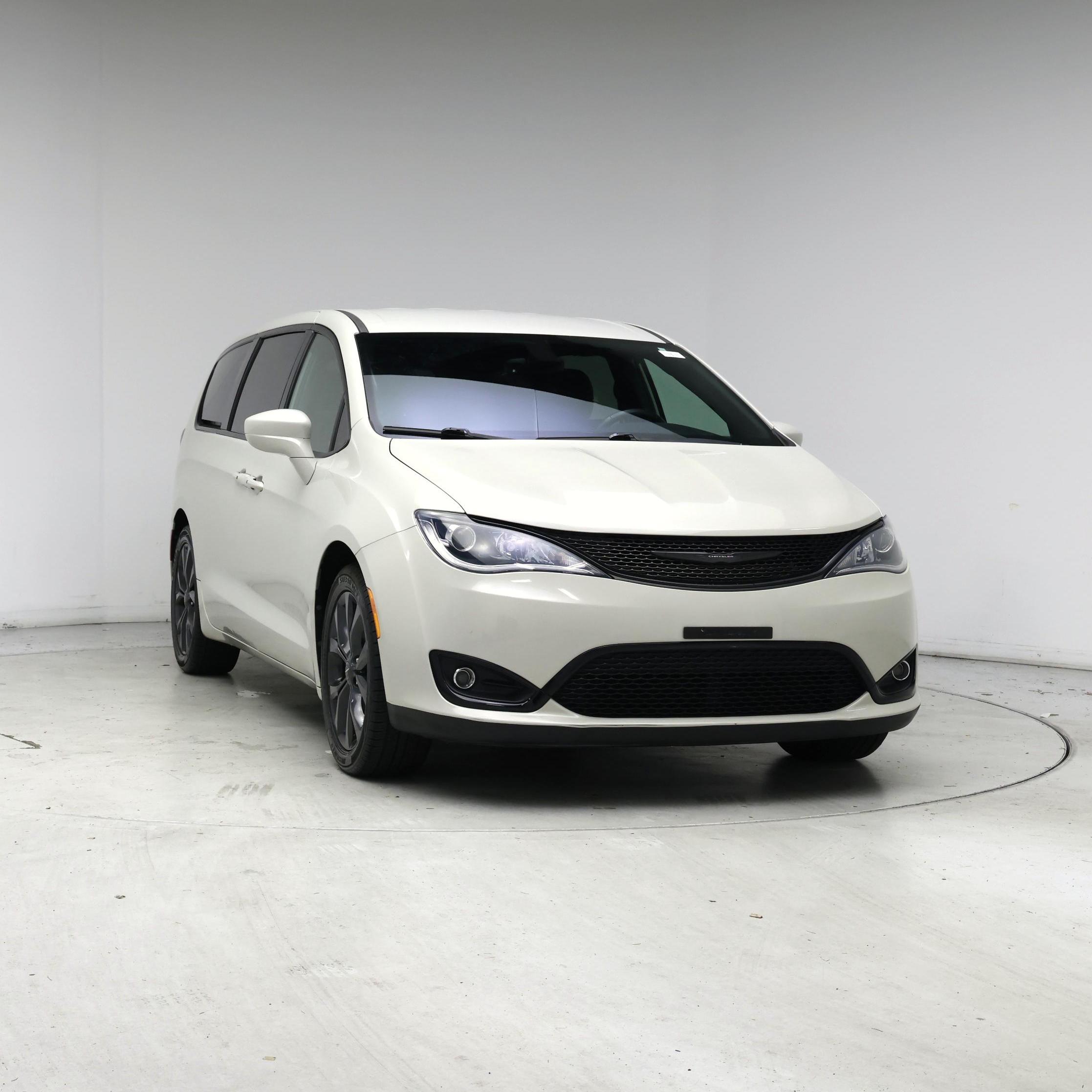 Thumbnail: 2019 Chrysler Pacifica - 5