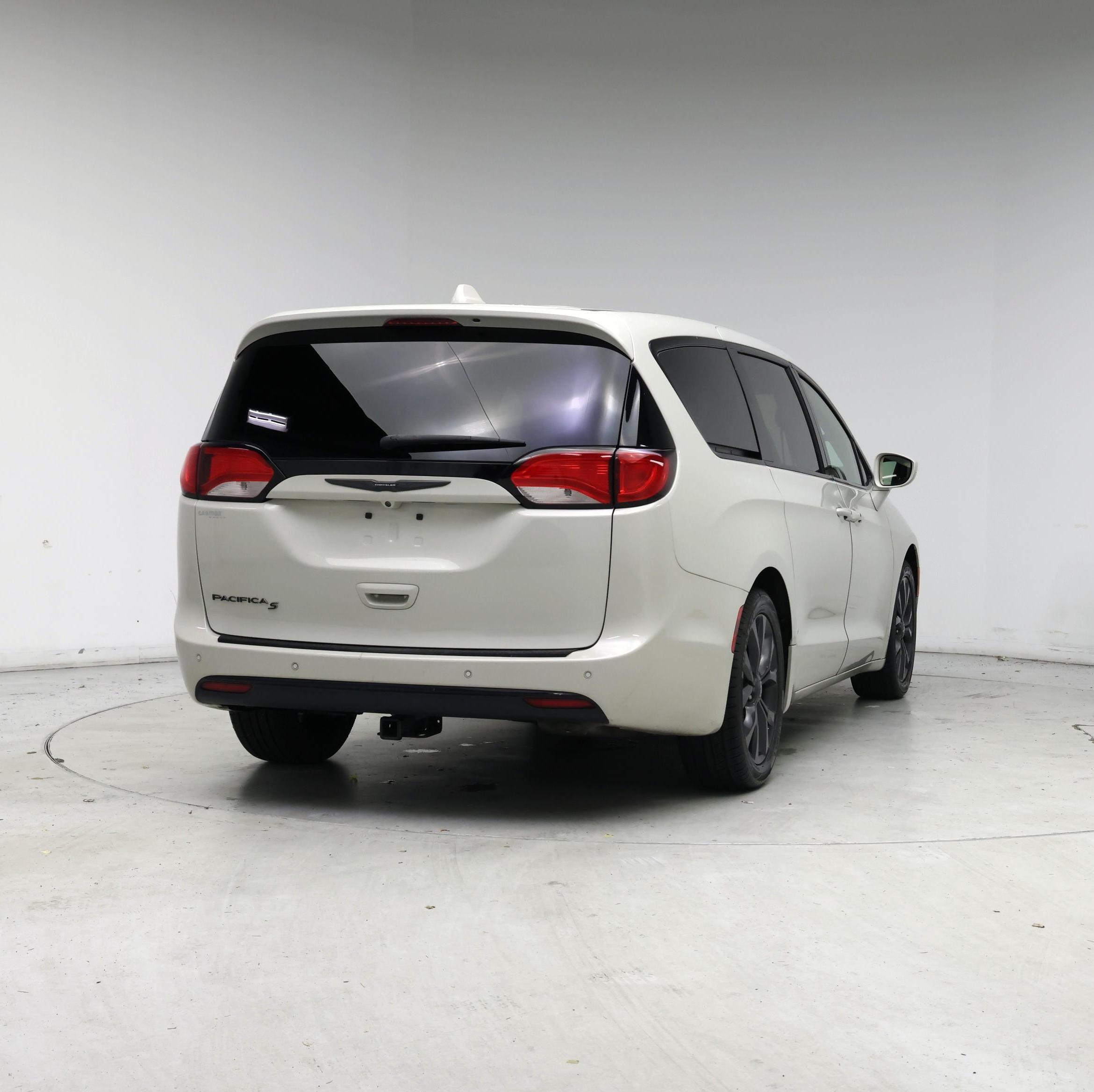 Thumbnail: 2019 Chrysler Pacifica - 8