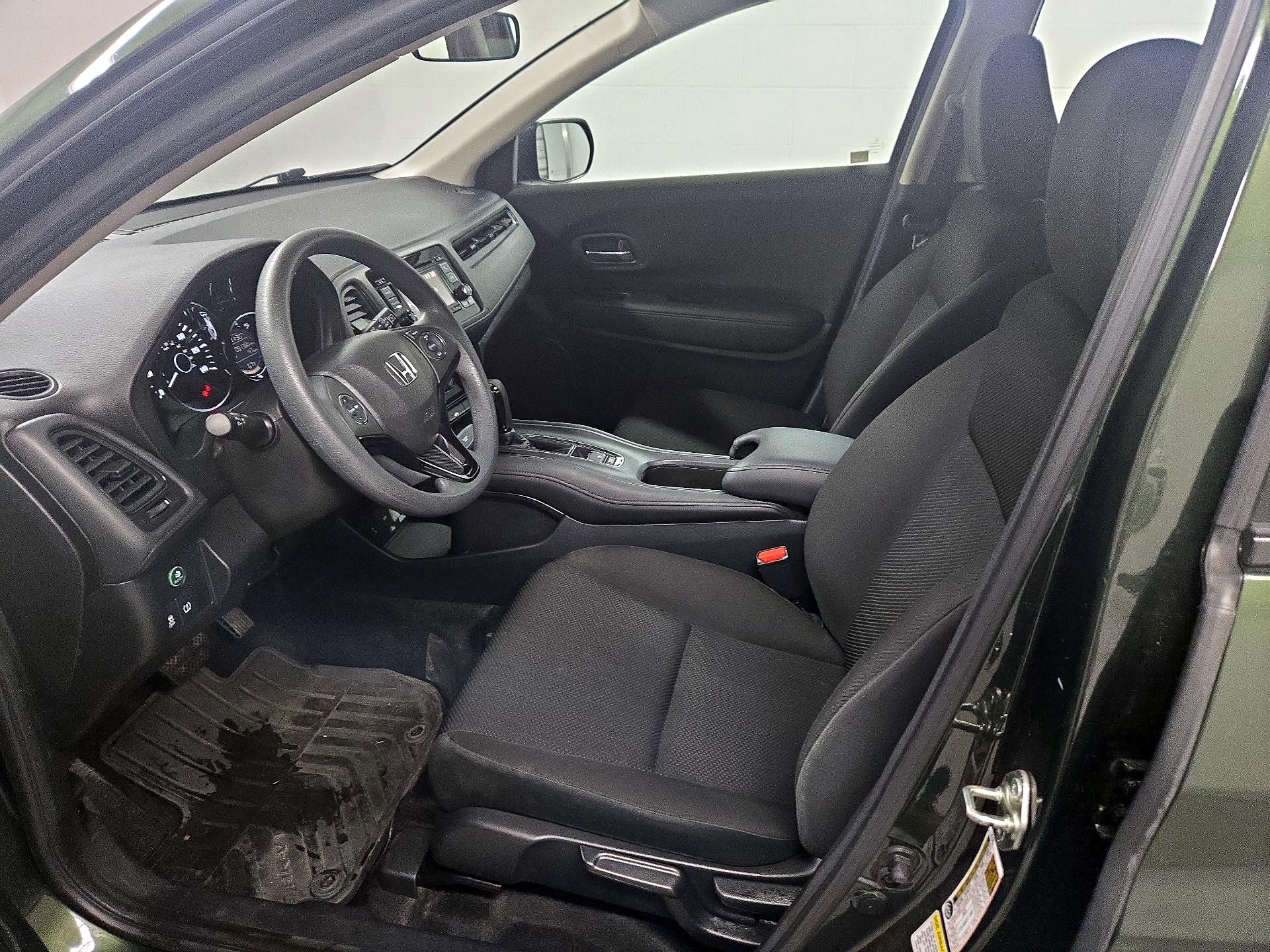 Thumbnail: 2016 Honda HR-V - 11