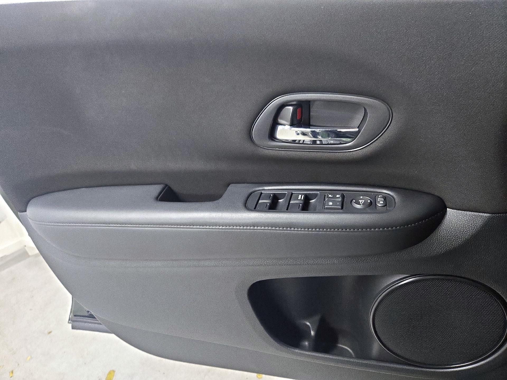 Thumbnail: 2016 Honda HR-V - 12