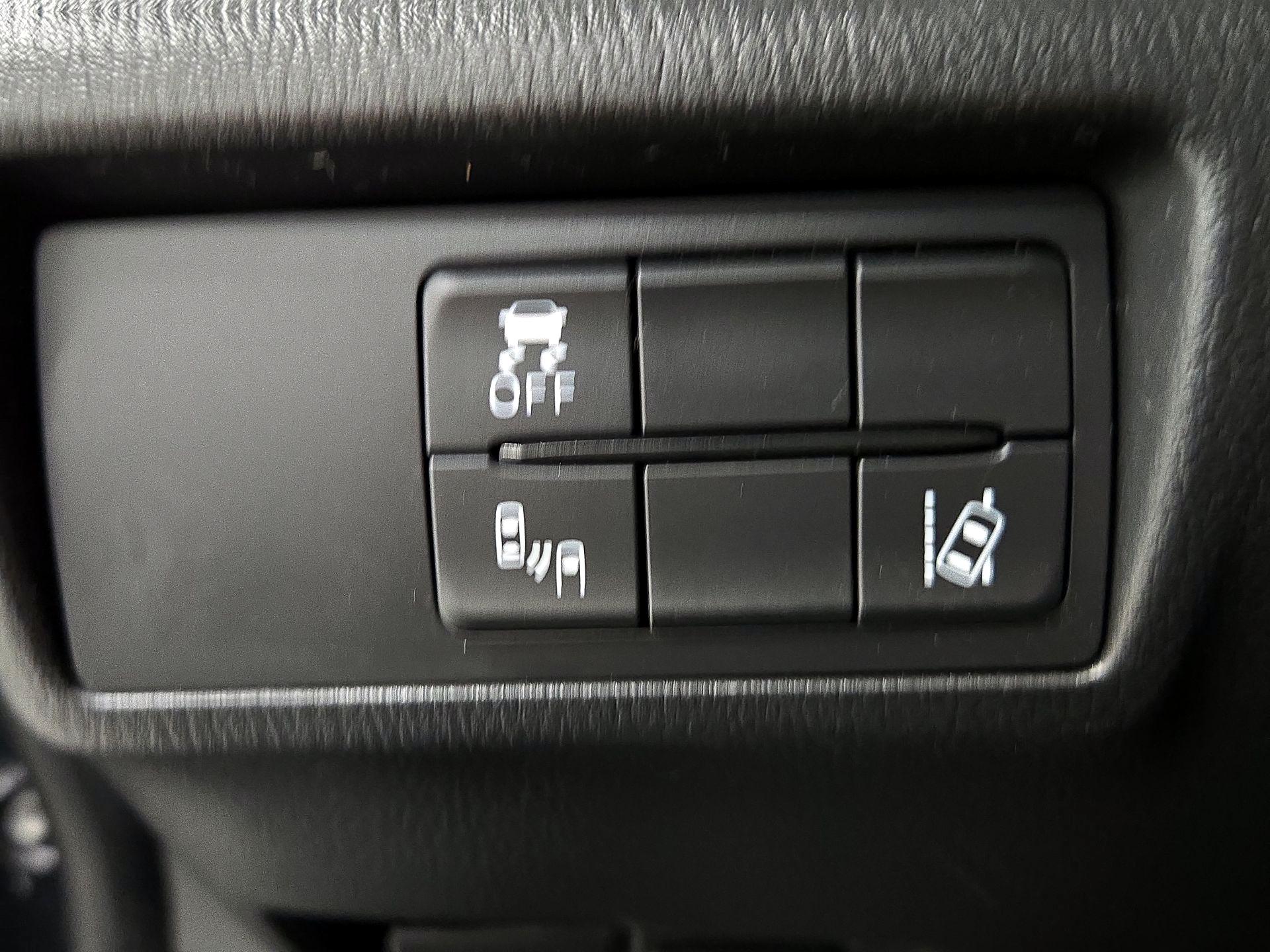 Thumbnail: 2018 Mazda MX-5 Miata - 13