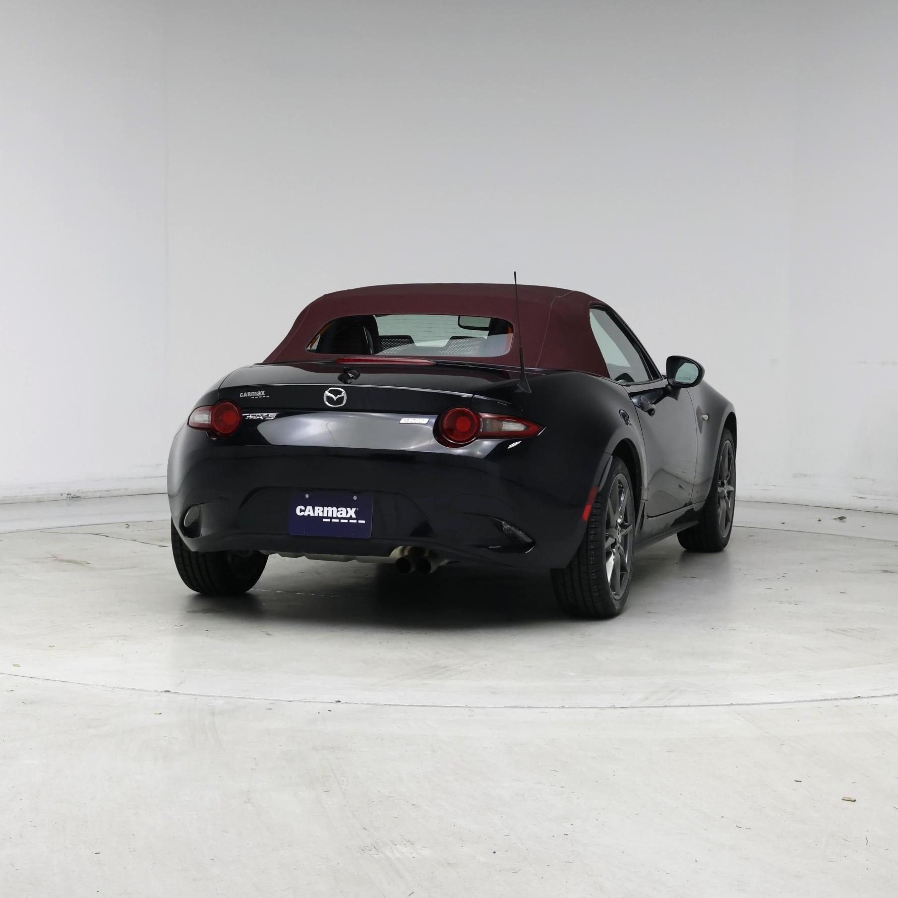 Thumbnail: 2018 Mazda MX-5 Miata - 8