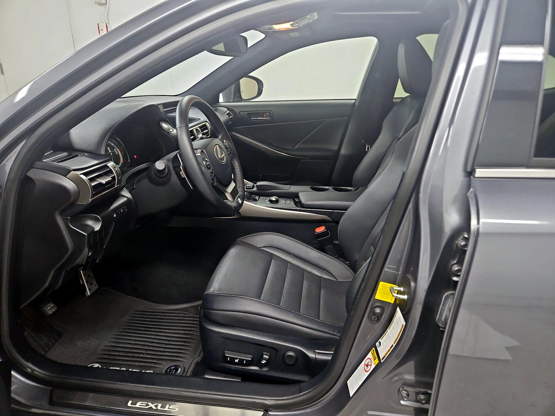 Thumbnail: 2015 Lexus IS - 11