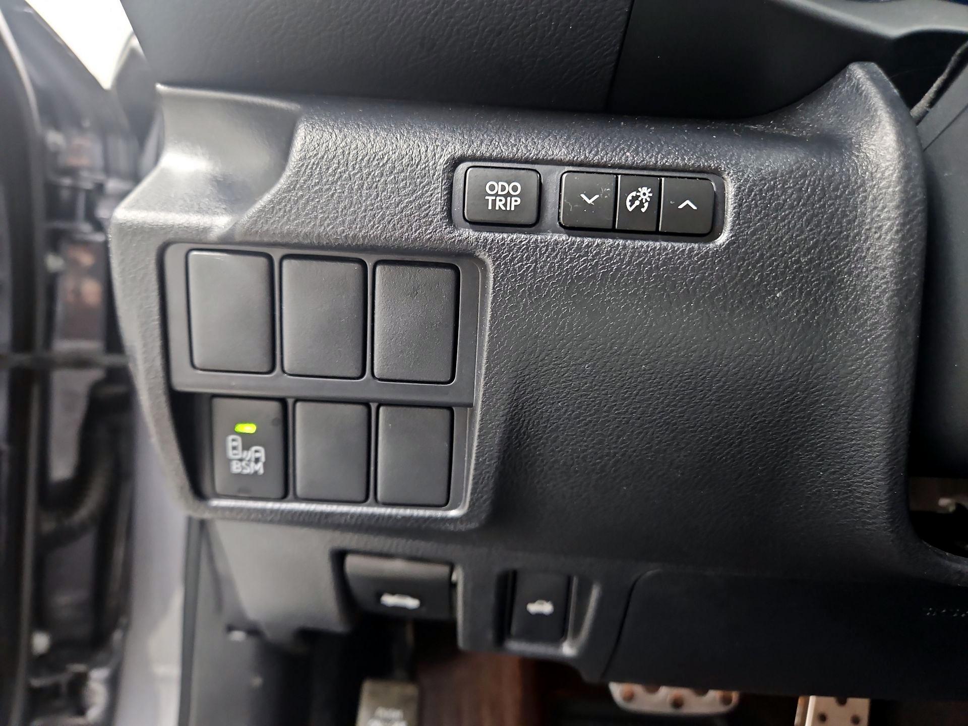 Thumbnail: 2015 Lexus IS - 13