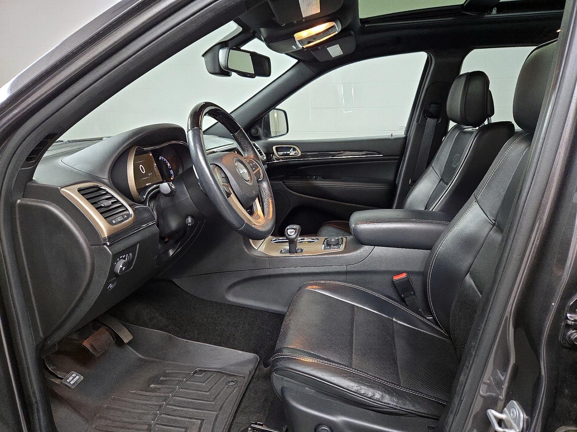 Thumbnail: 2015 Jeep Grand Cherokee - 11