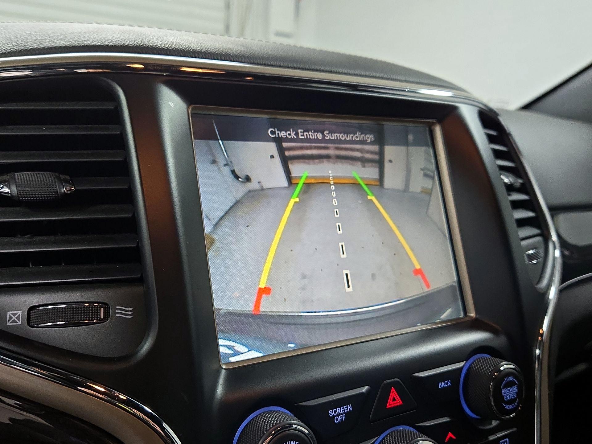 Thumbnail: 2015 Jeep Grand Cherokee - 15