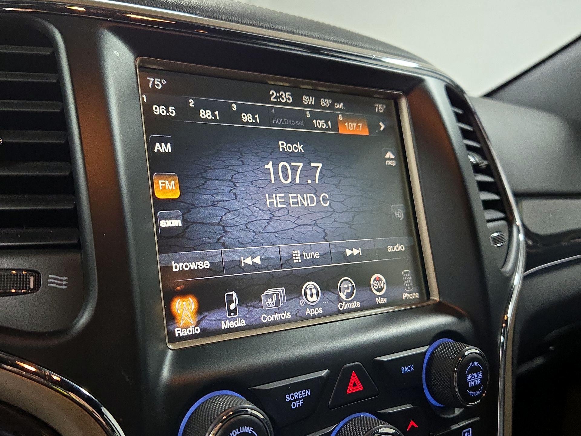 Thumbnail: 2015 Jeep Grand Cherokee - 16