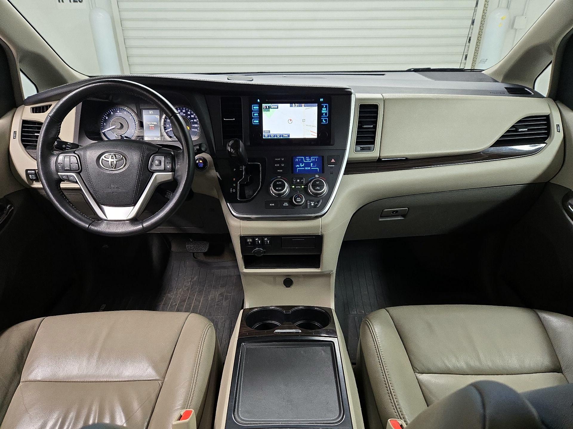 Thumbnail: 2017 Toyota Sienna - 9