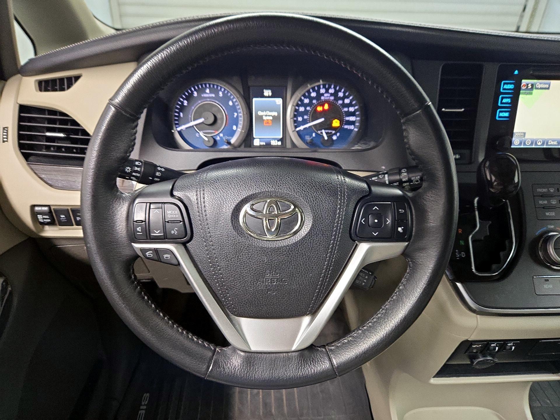 Thumbnail: 2017 Toyota Sienna - 10