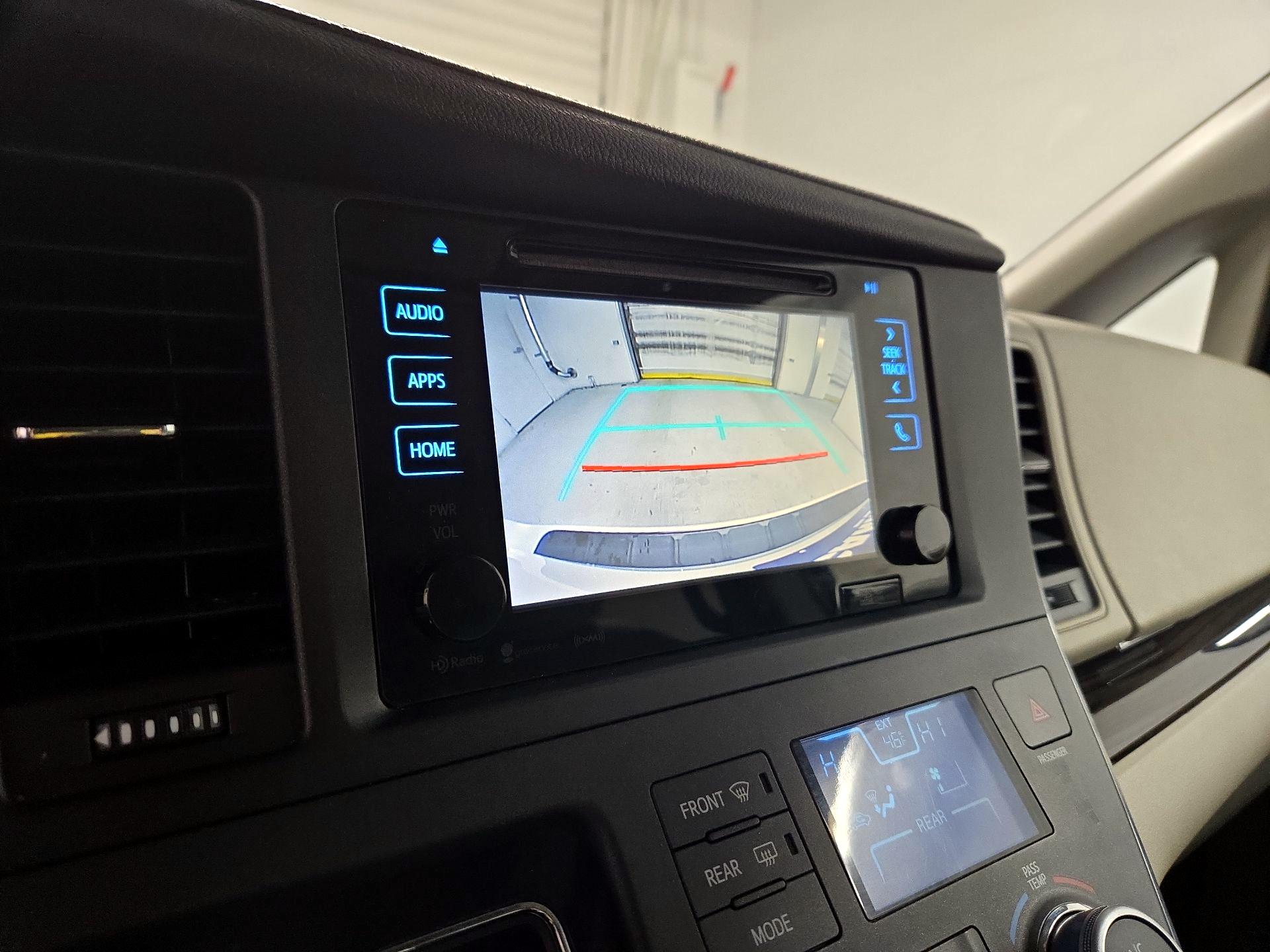 Thumbnail: 2017 Toyota Sienna - 15