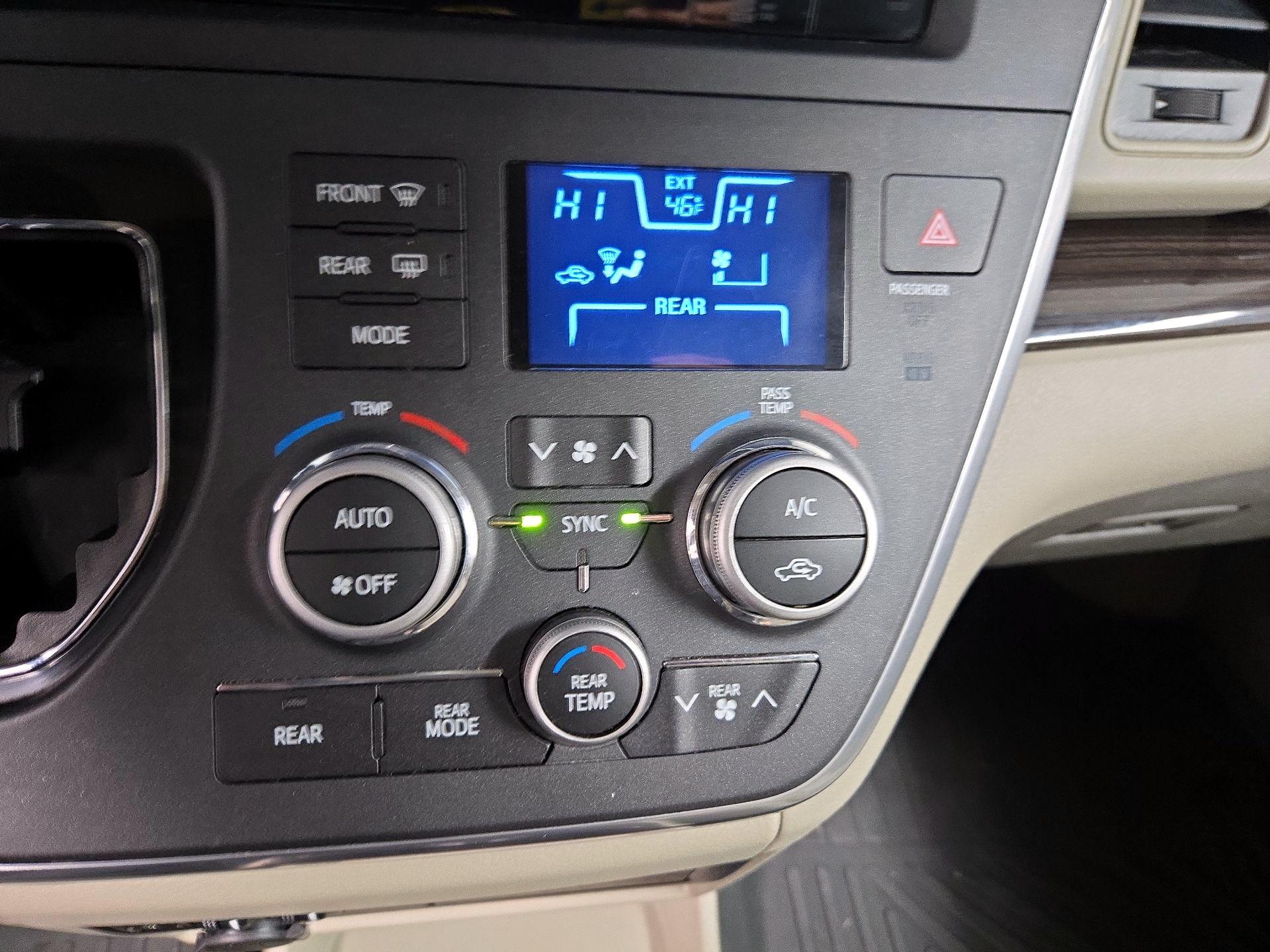 Thumbnail: 2017 Toyota Sienna - 17