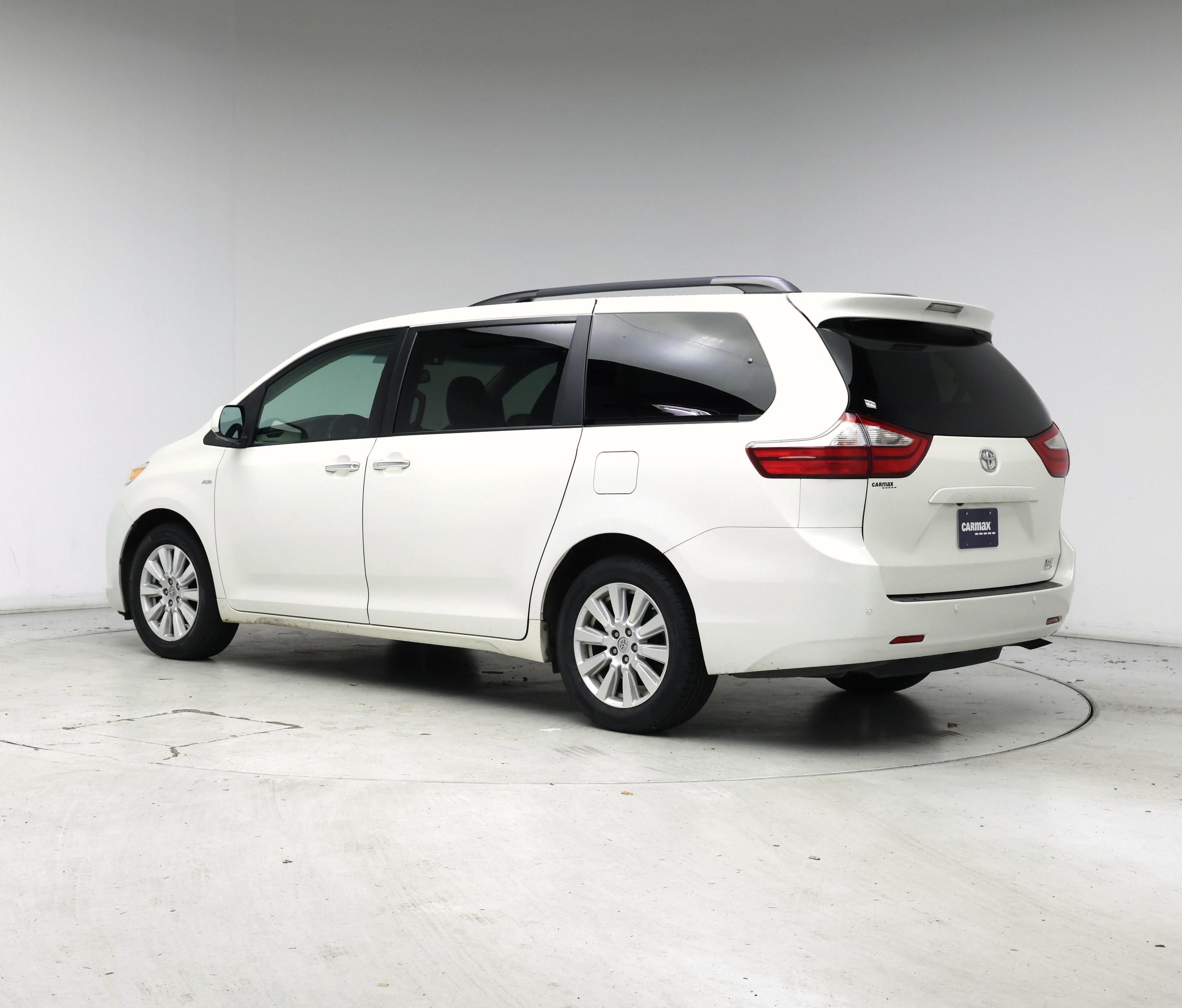 Thumbnail: 2017 Toyota Sienna - 2