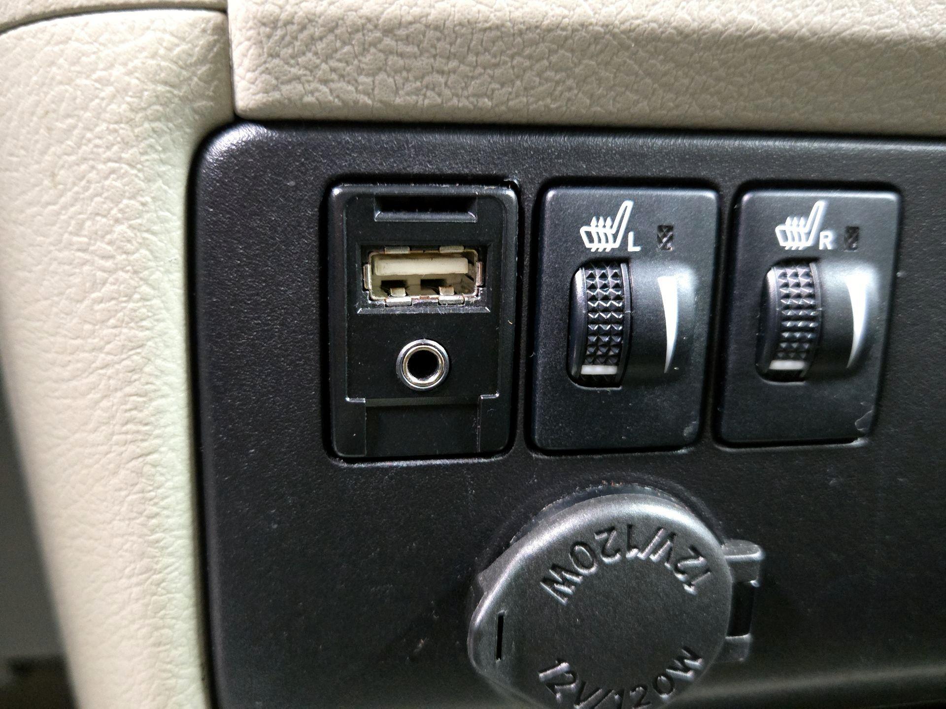 Thumbnail: 2017 Toyota Sienna - 19